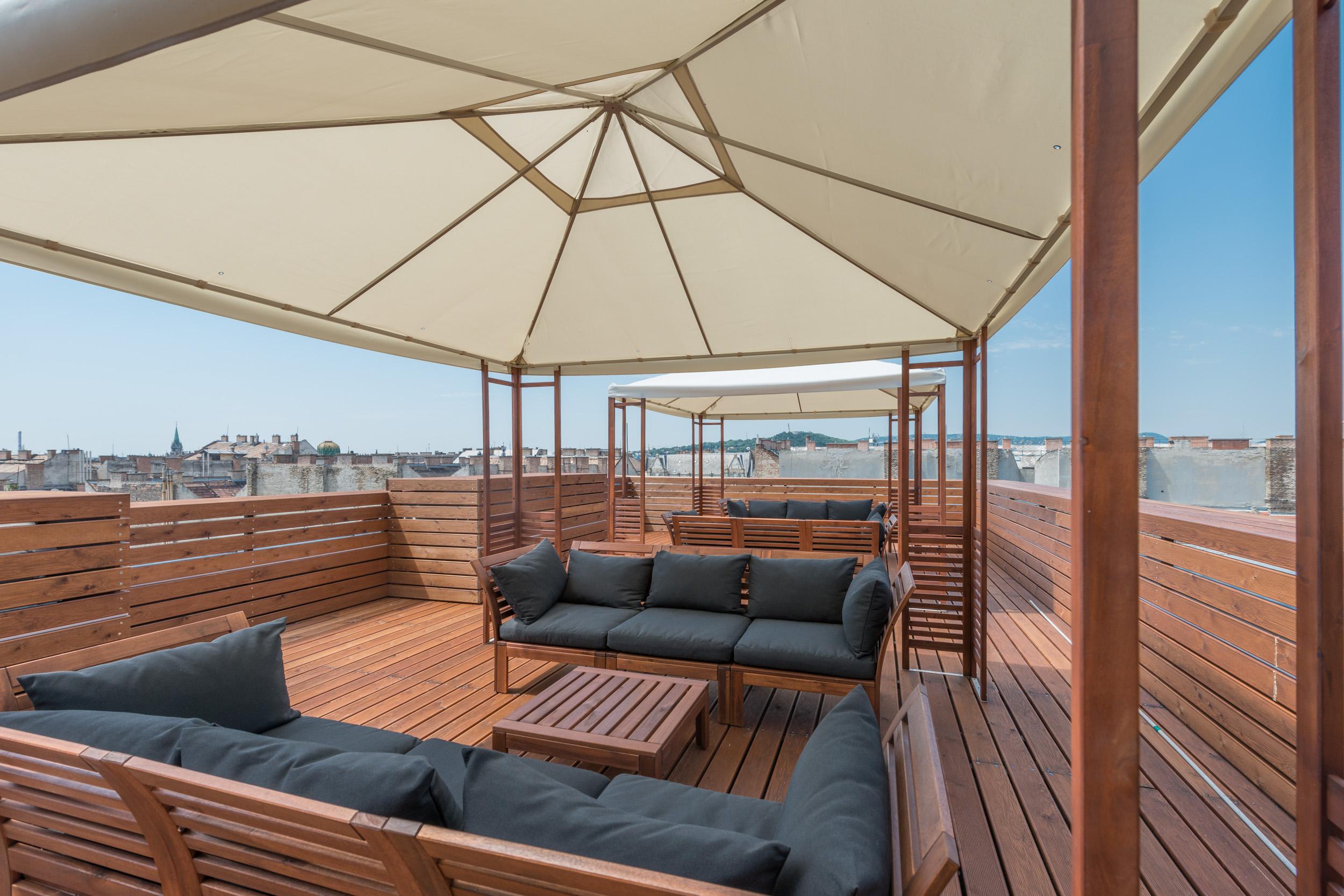 Varios Corvin Plaza Apartments and Suites
