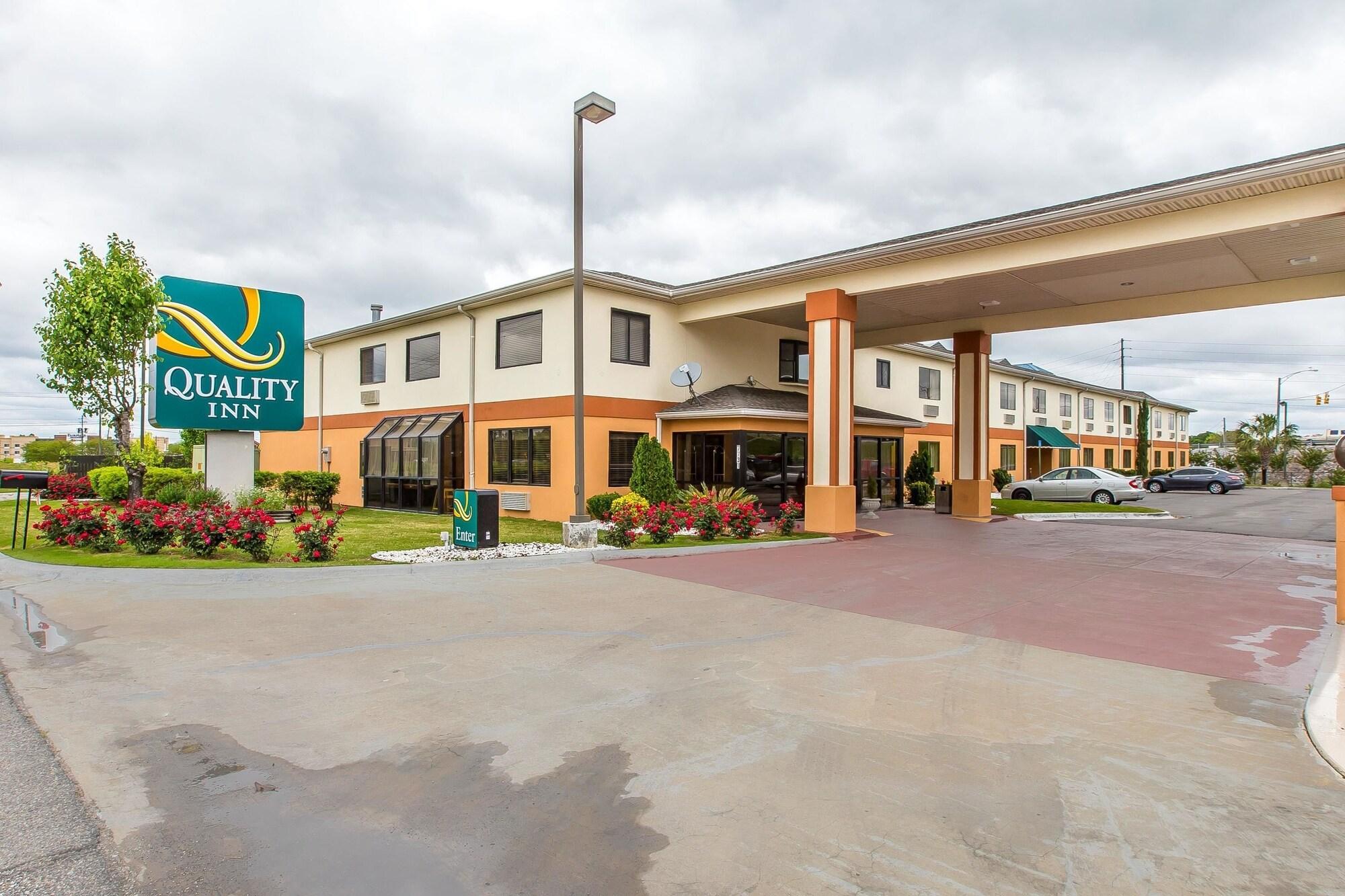 Vista Exterior Quality Inn Montgomery South