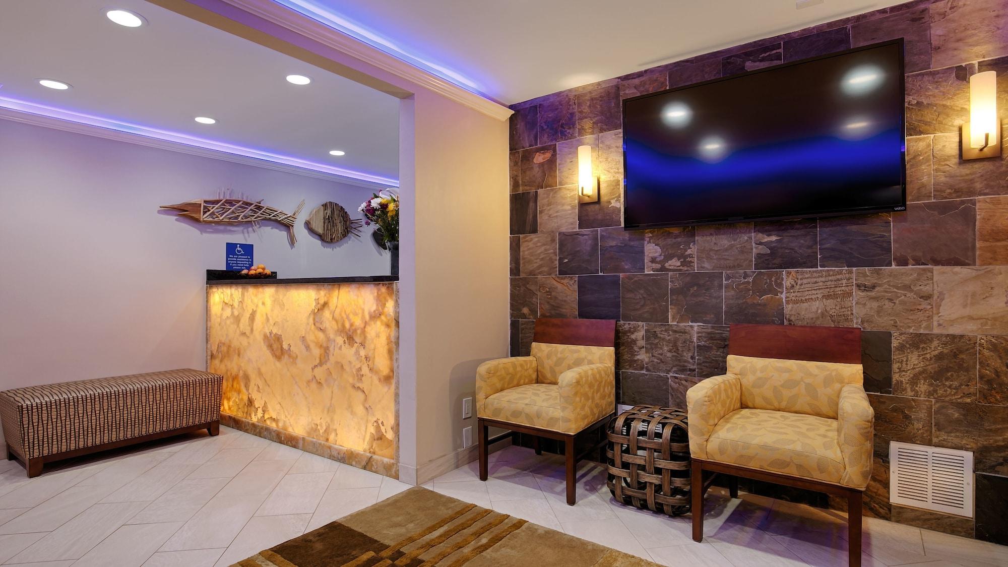 Vista Lobby Best Western The Inn & Suites Pacific Grove