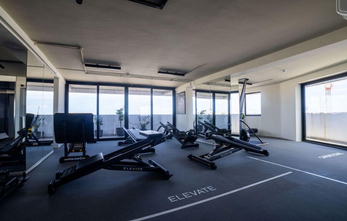 Gimnasio Park Heights by the Warren Collection