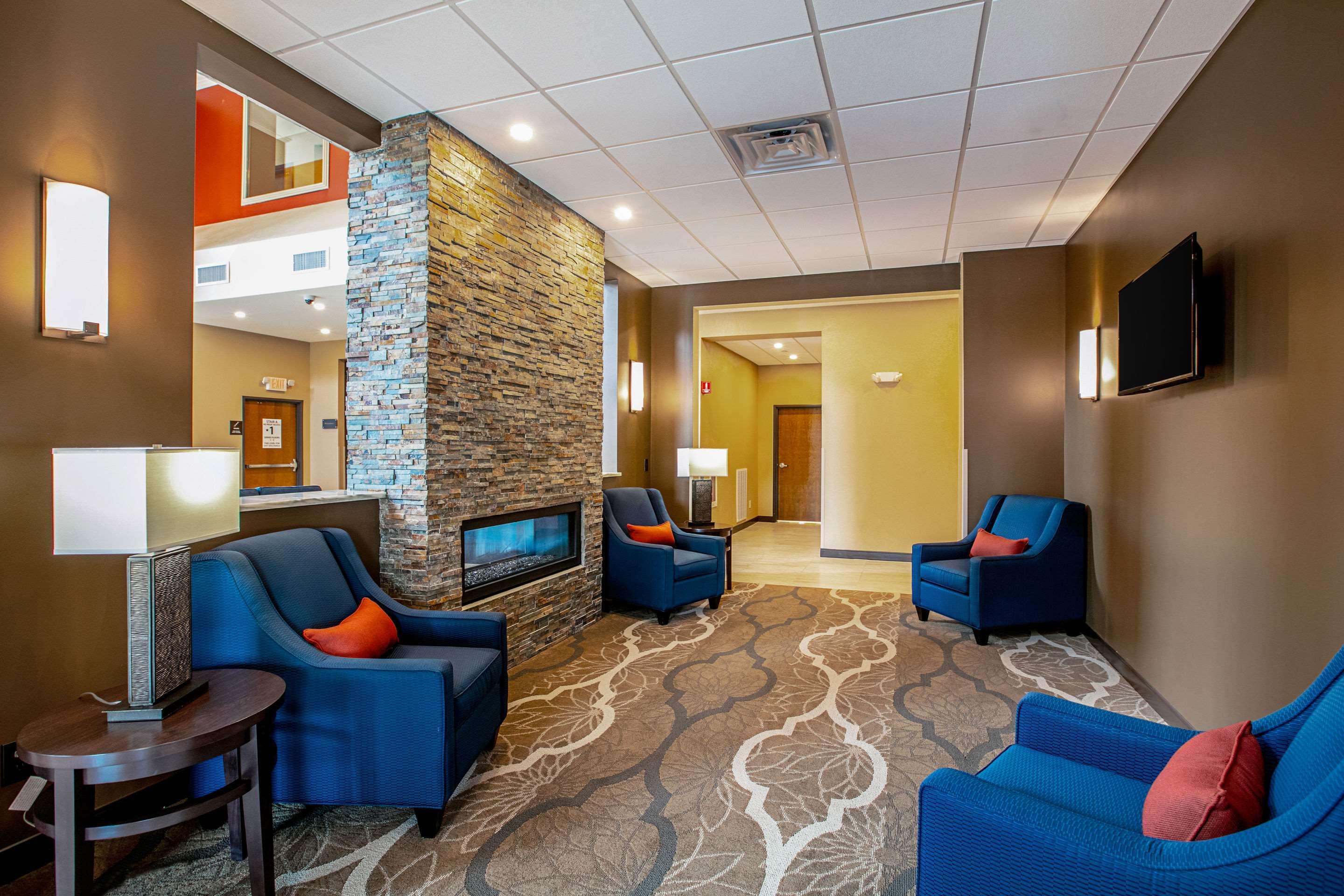 Vista Lobby Comfort Suites Fishkill near Interstate 84