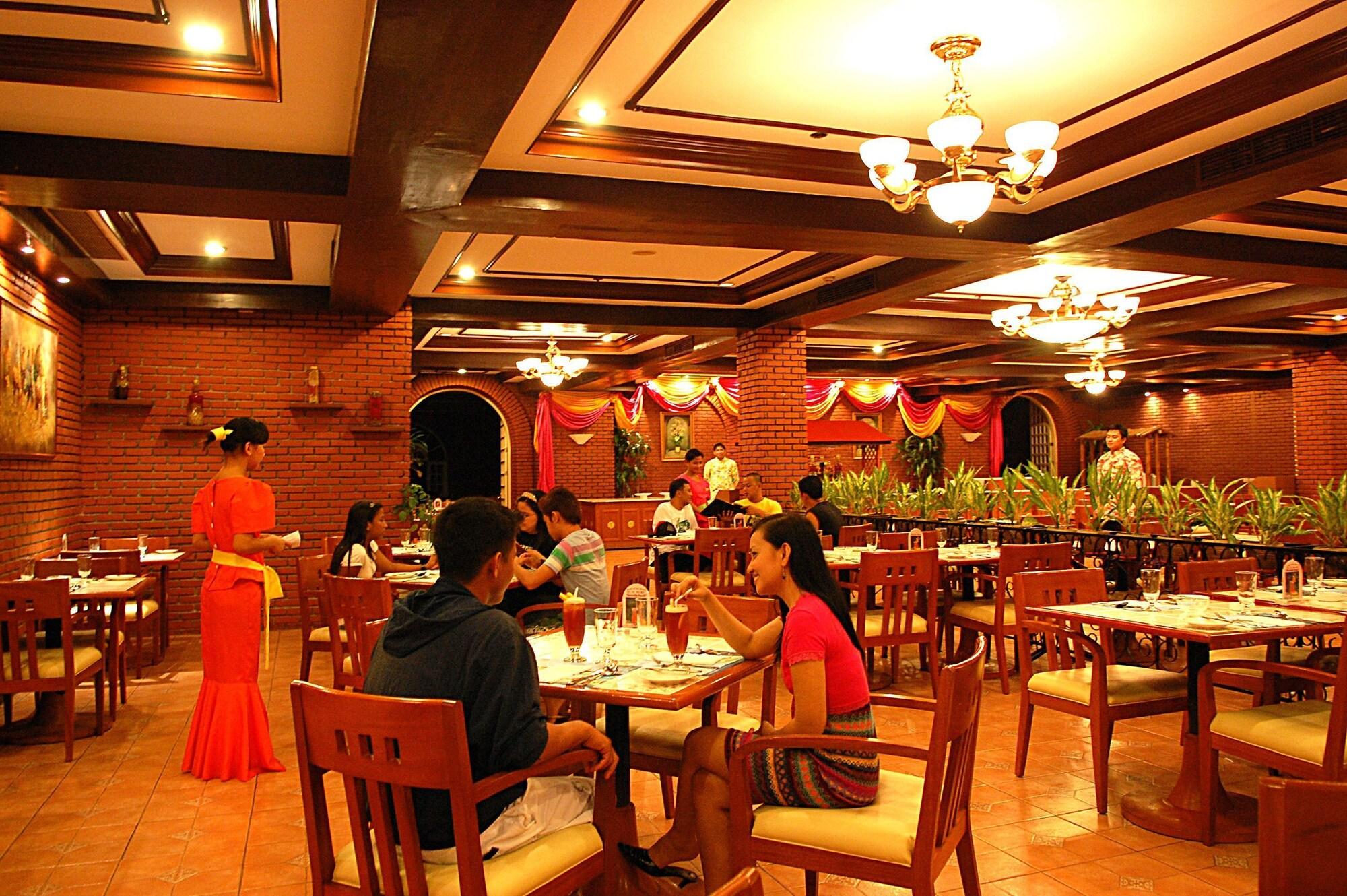 Restaurant Fort Ilocandia Resort Hotel