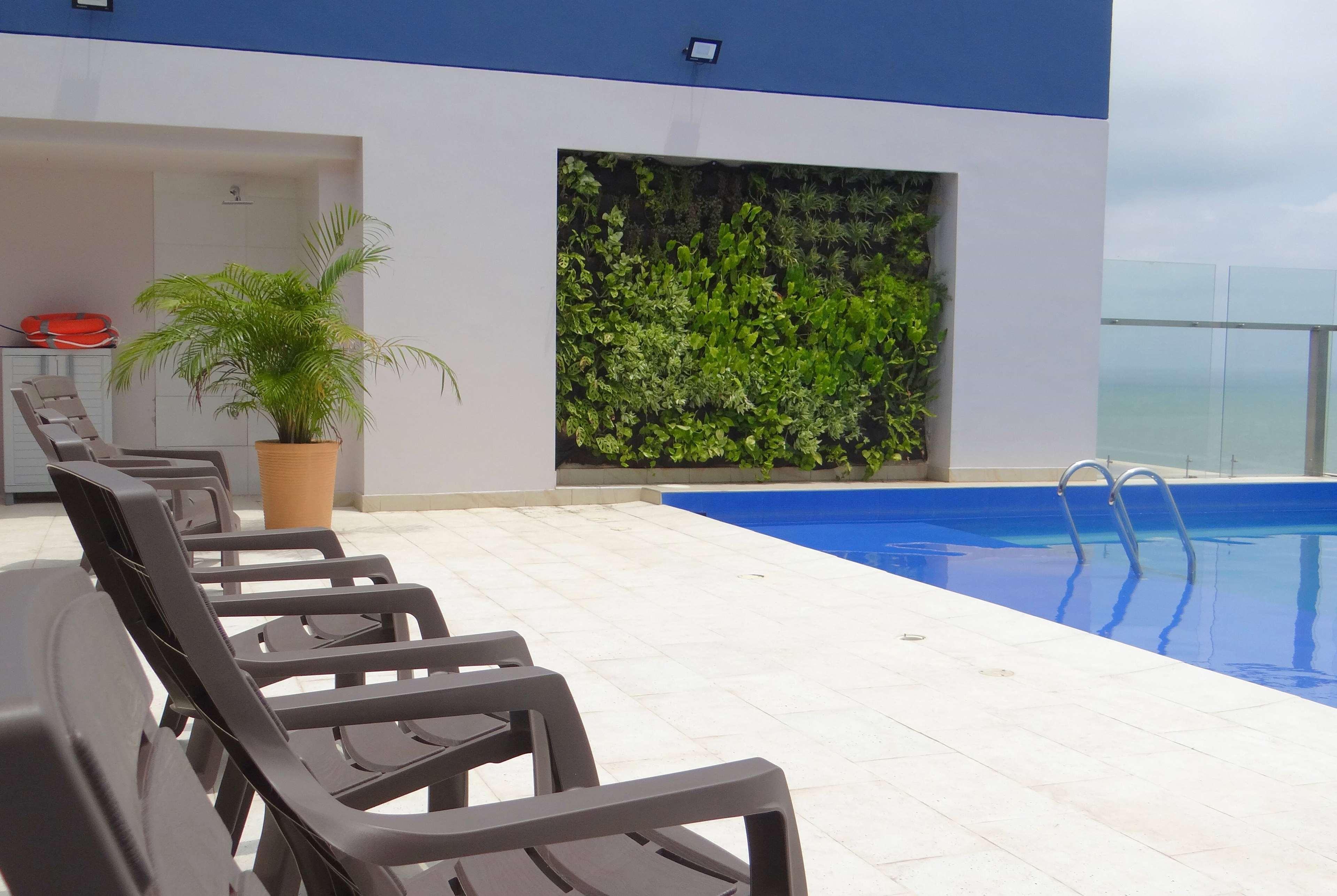 Vista Piscina Wyndham Garden Cartagena