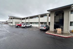 Alojamiento - Desert Sands Inn & Suites