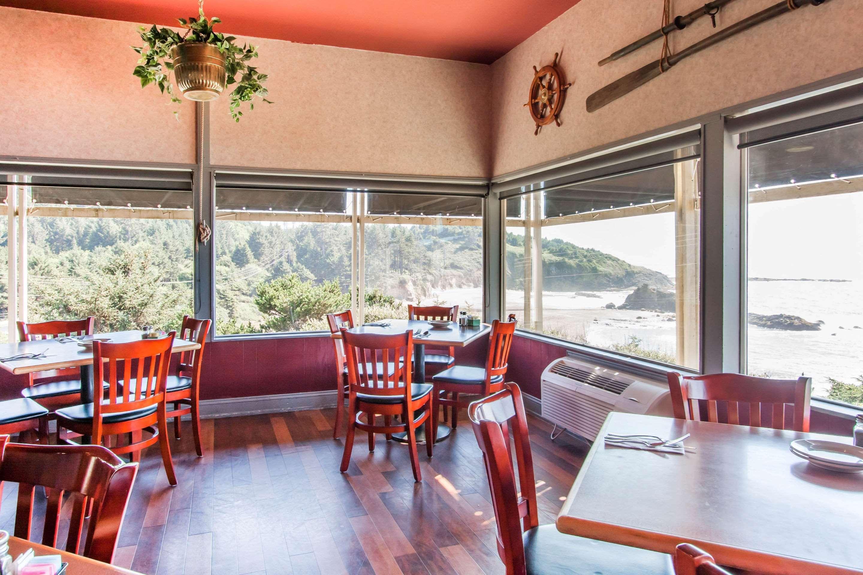 Restaurant Clarion Inn Surfrider Resort