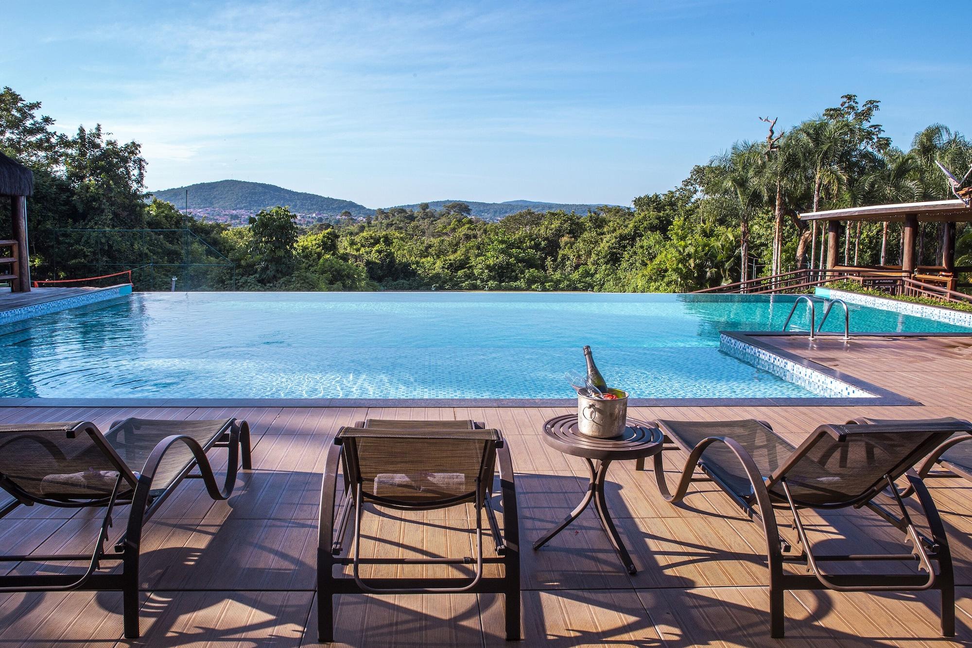 Vista Piscina Pousada Cavaleiro dos Pireneus
