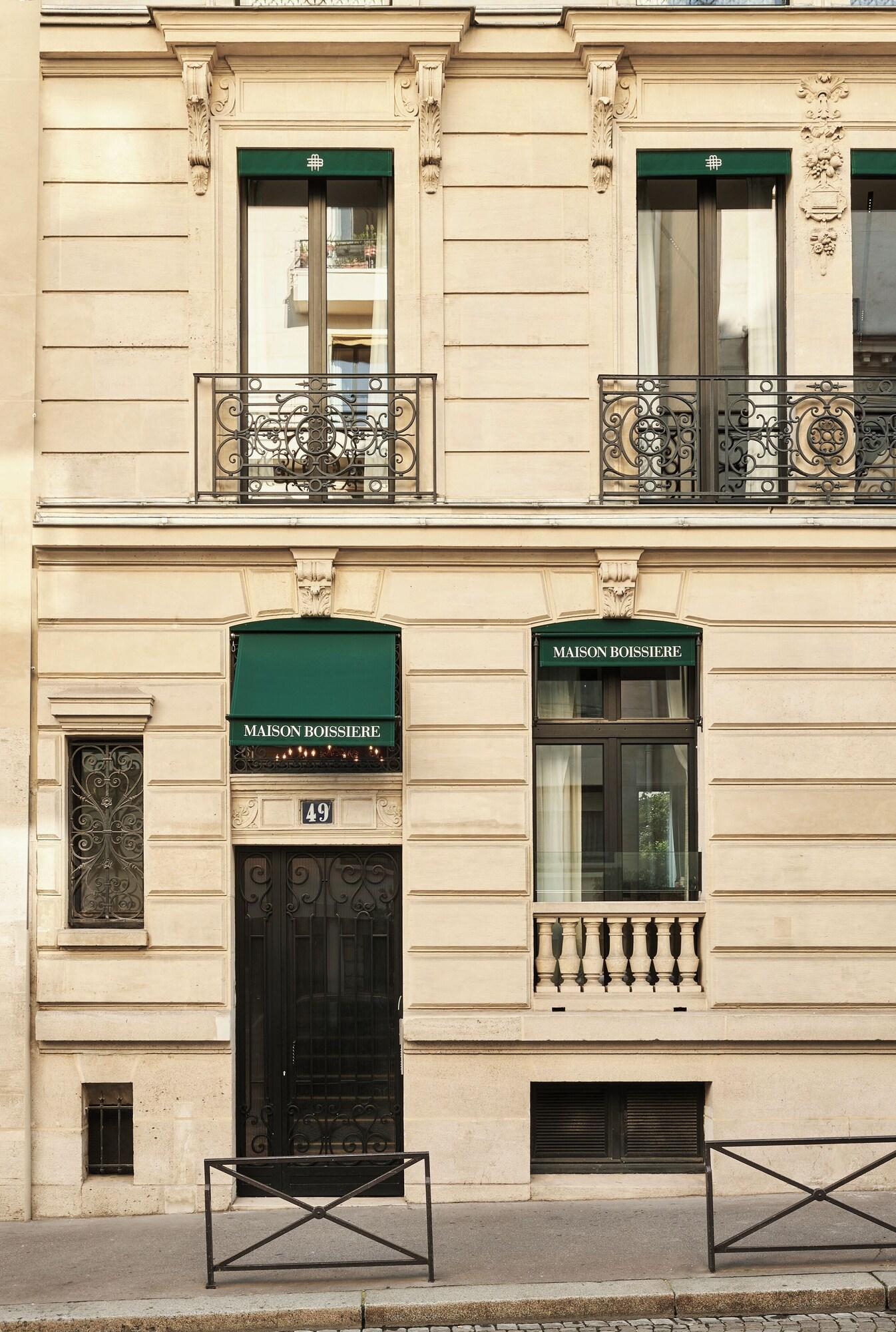 Varios Maison Boissière Barnes Residences
