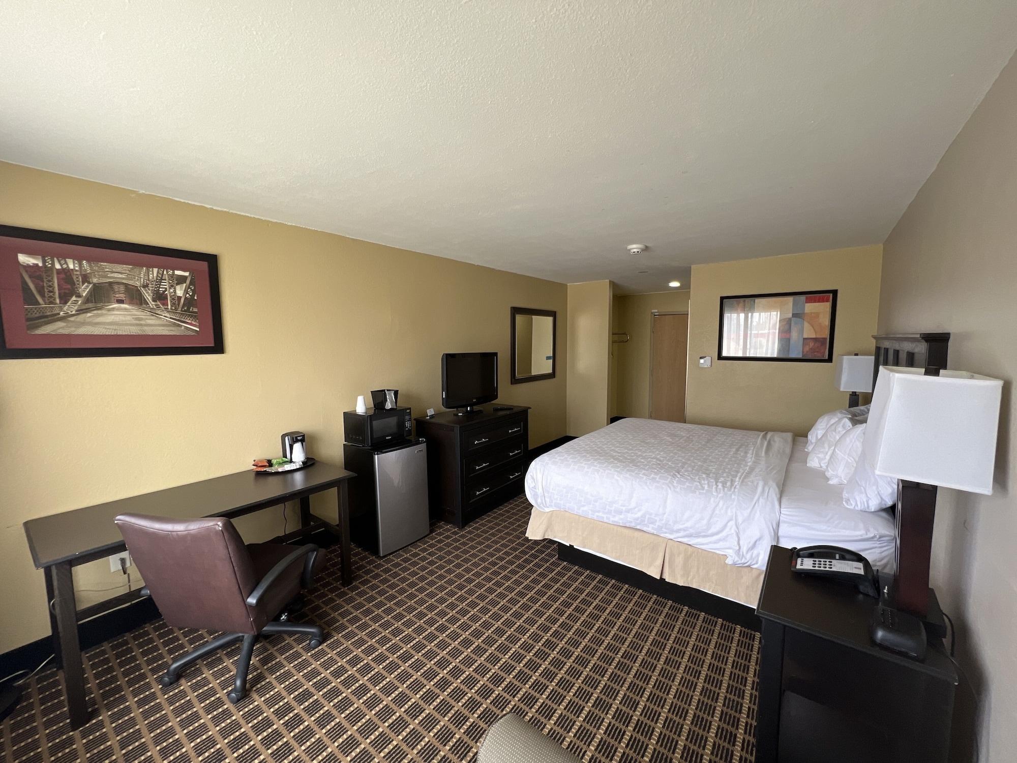 Habitación Days Inn & Suites by Wyndham Norton Shores/Muskegon