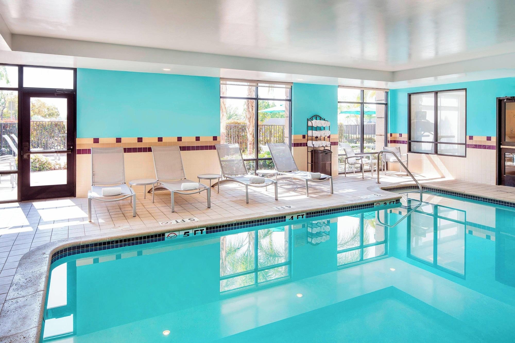 Vista Piscina SpringHill Suites by Marriott Bakersfield