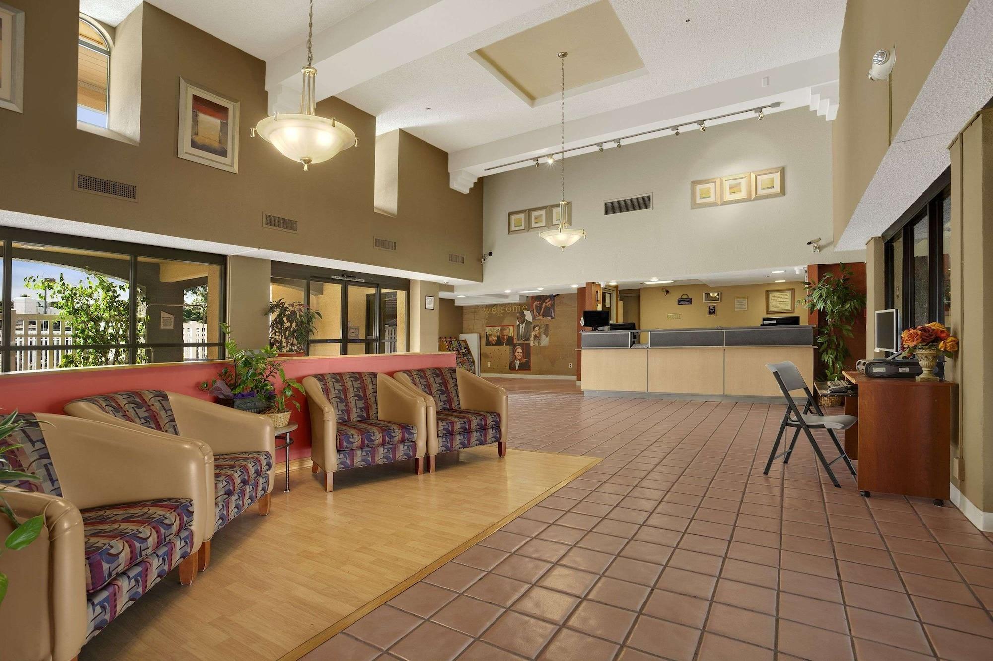 Vista Lobby Days Inn by Wyndham Buena Park