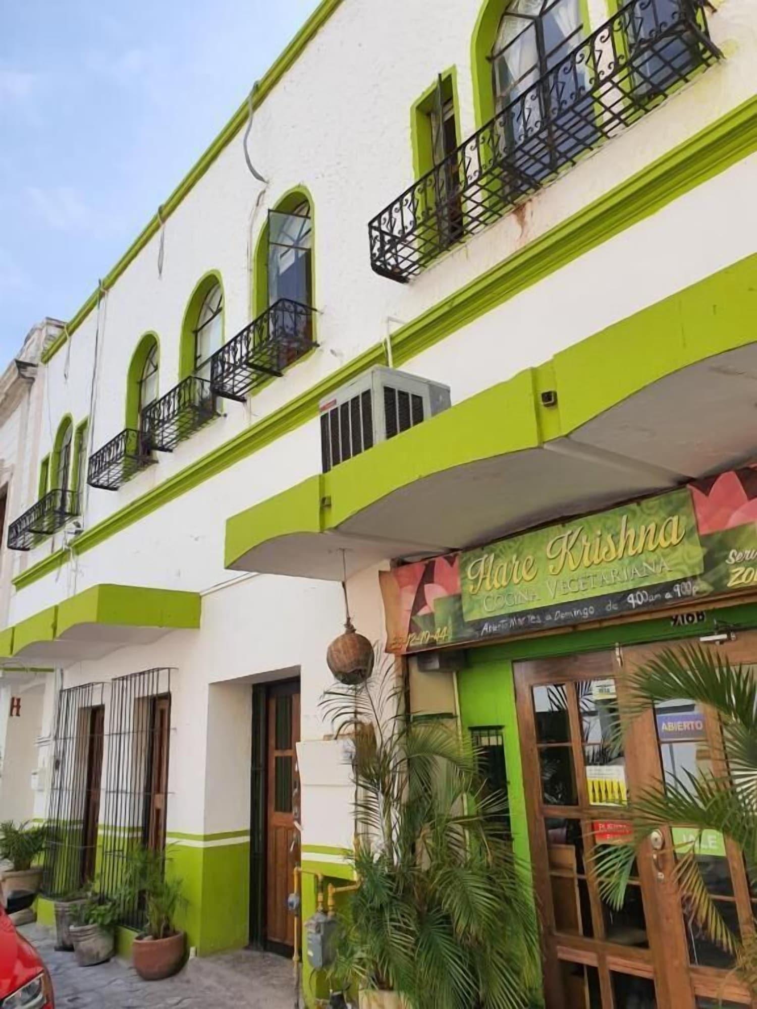 Vista Exterior Hostal Hare Krishna