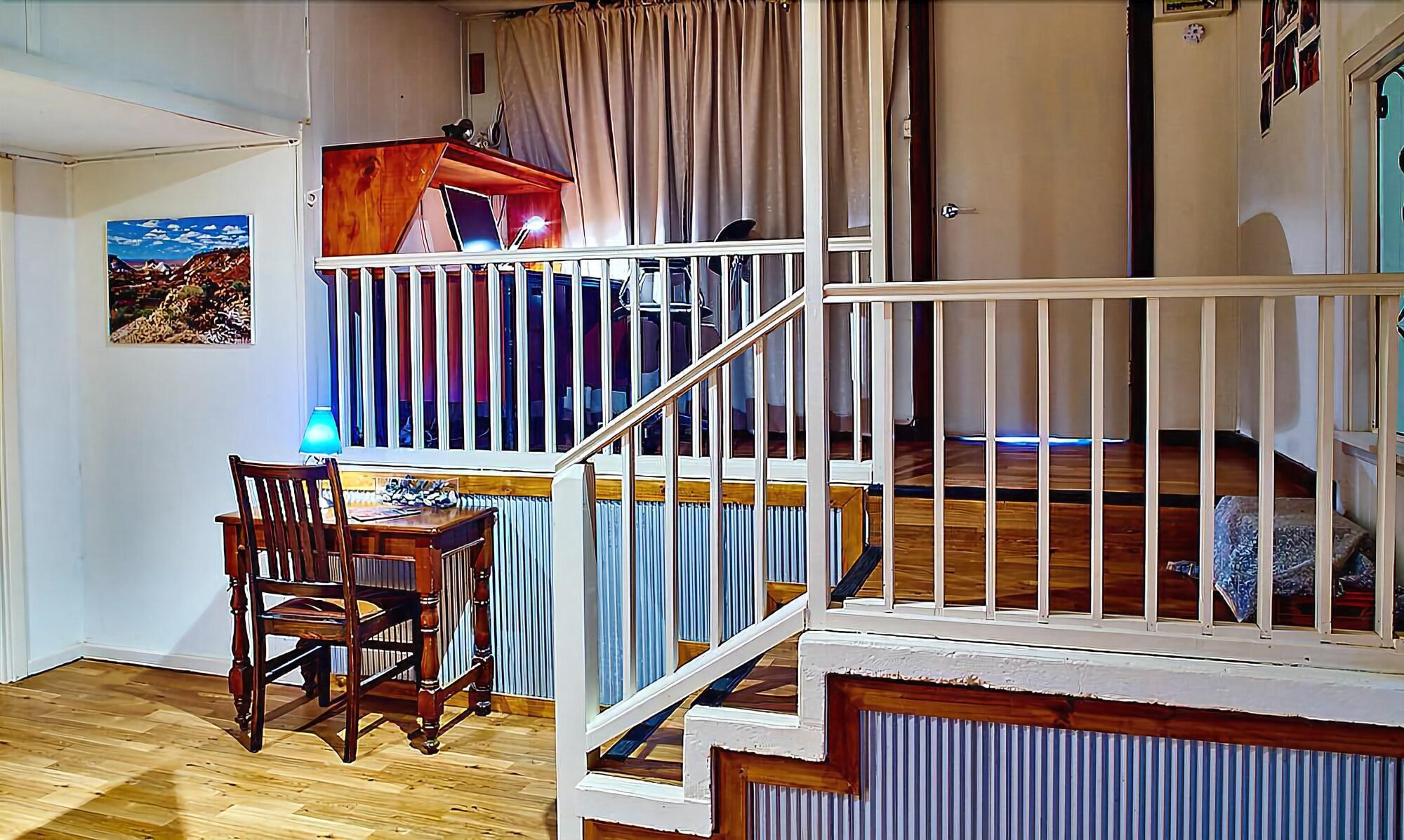 Vista Lobby Underground Bed and Breakfast