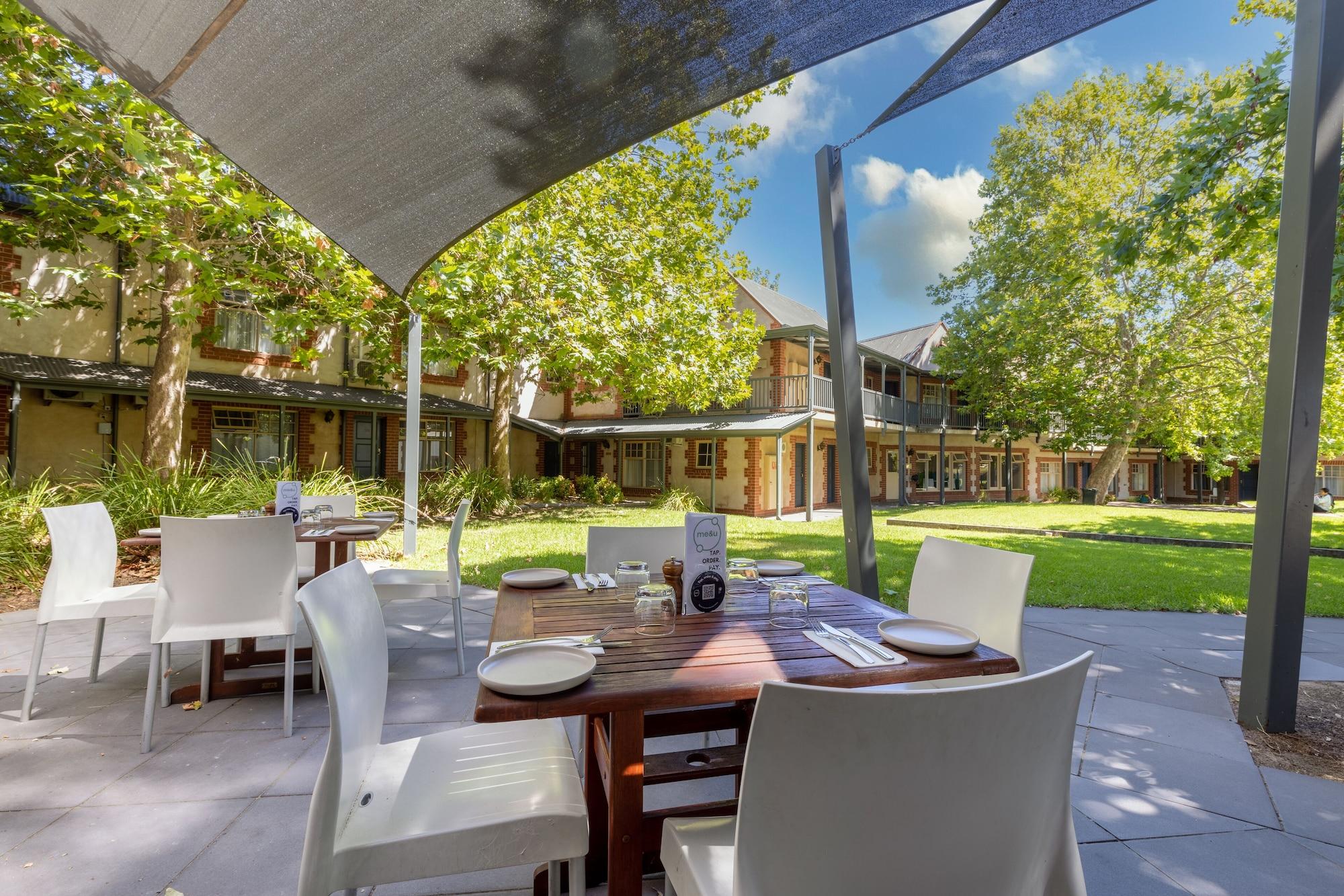 Varios St Francis Winery