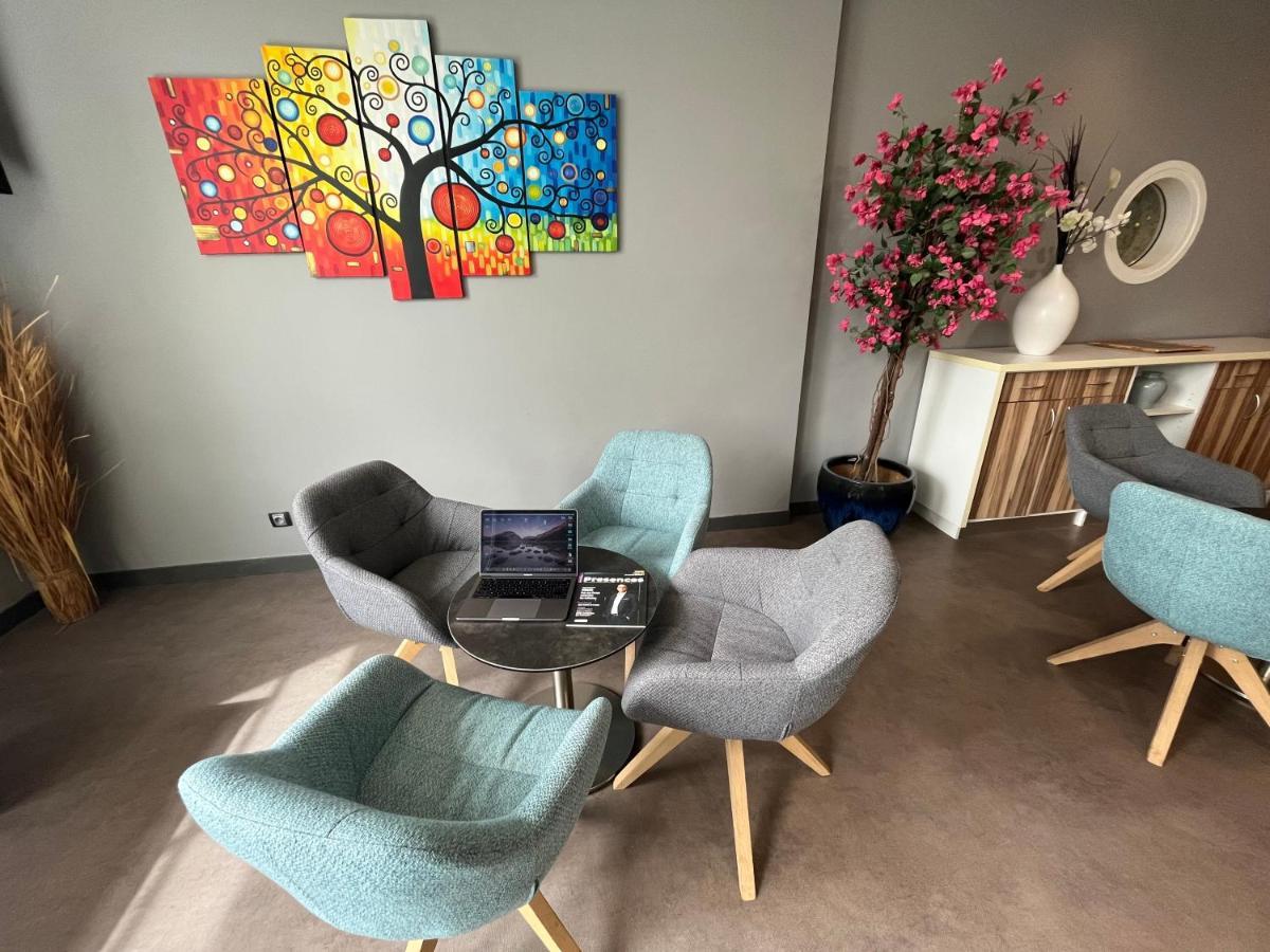 Vista Lobby Logis Hotel le Neron