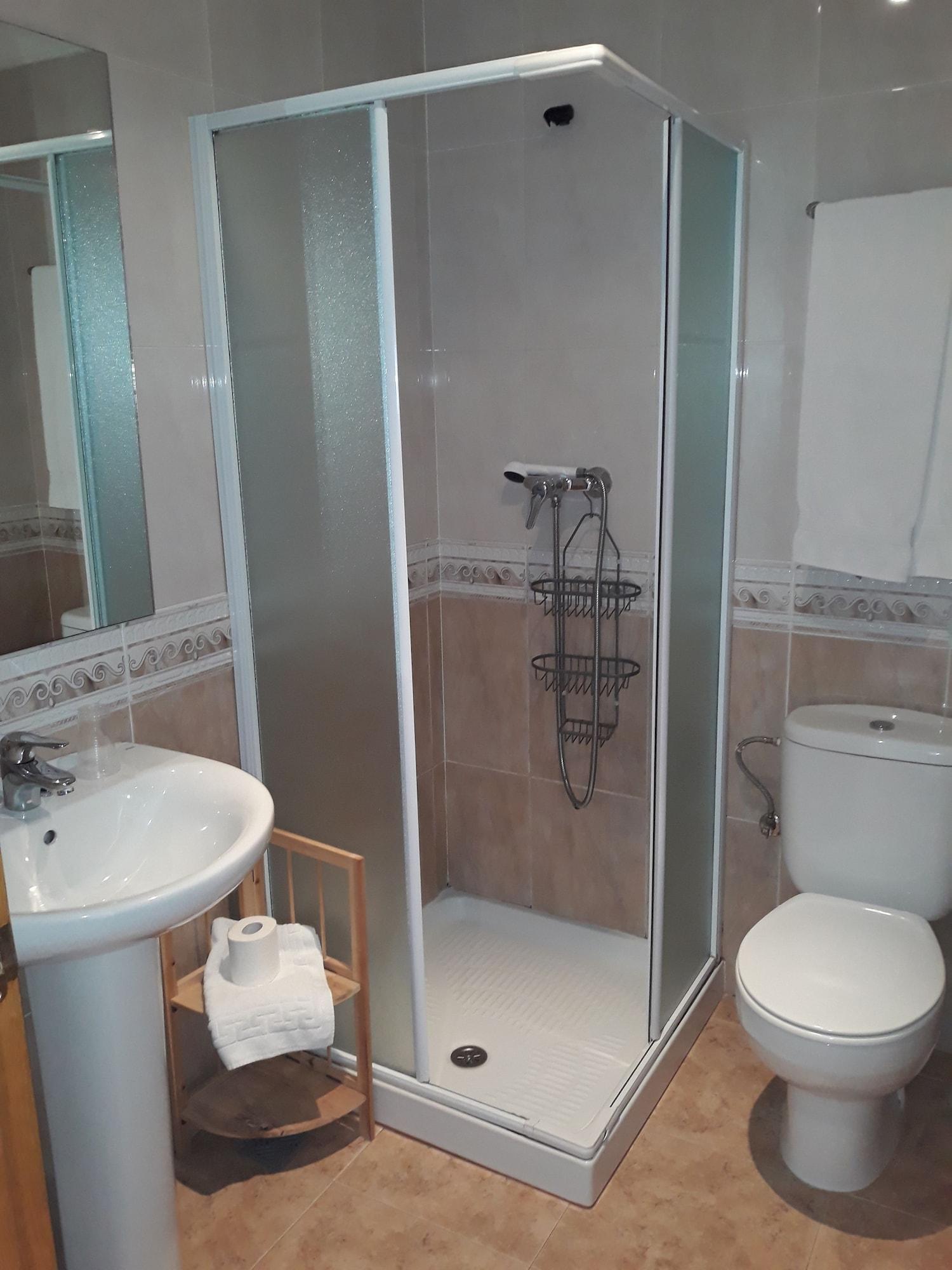 Equipamiento de Habitación Hostal Roig 53