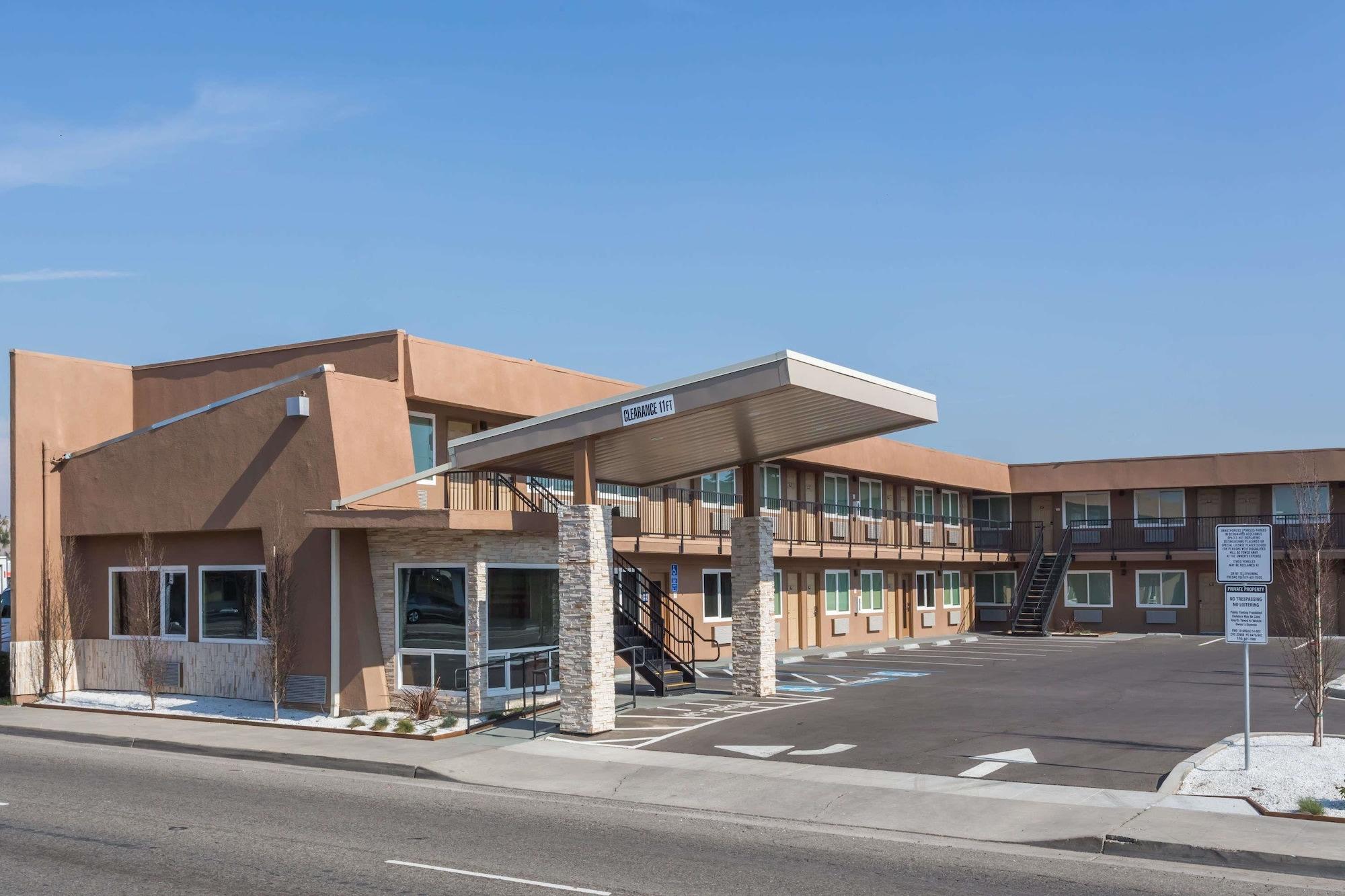 Vista Exterior Days Inn by Wyndham Yosemite Area