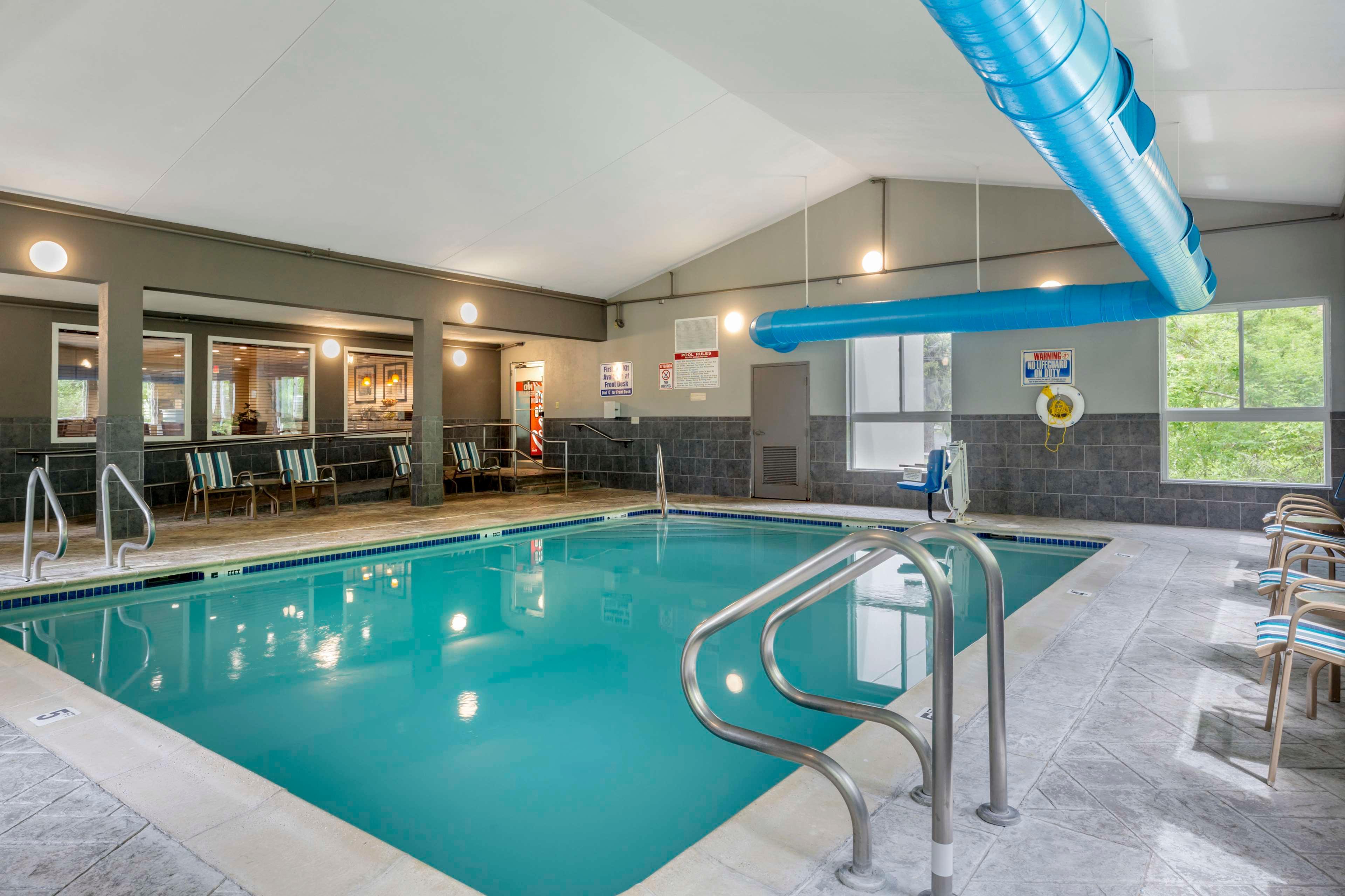 Vista Piscina Best Western Plus New England Inn & Suites