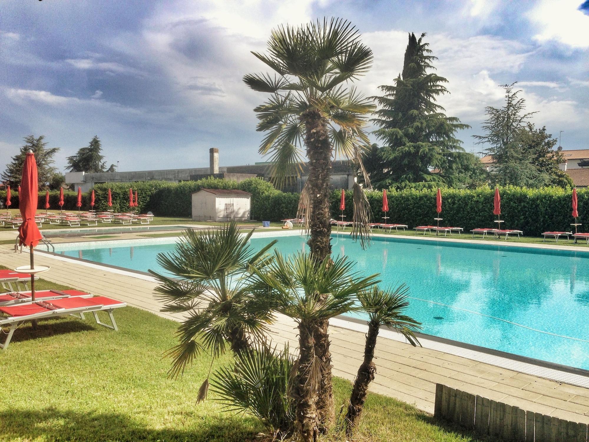 Vista da piscina Hotel Cà Brugnera