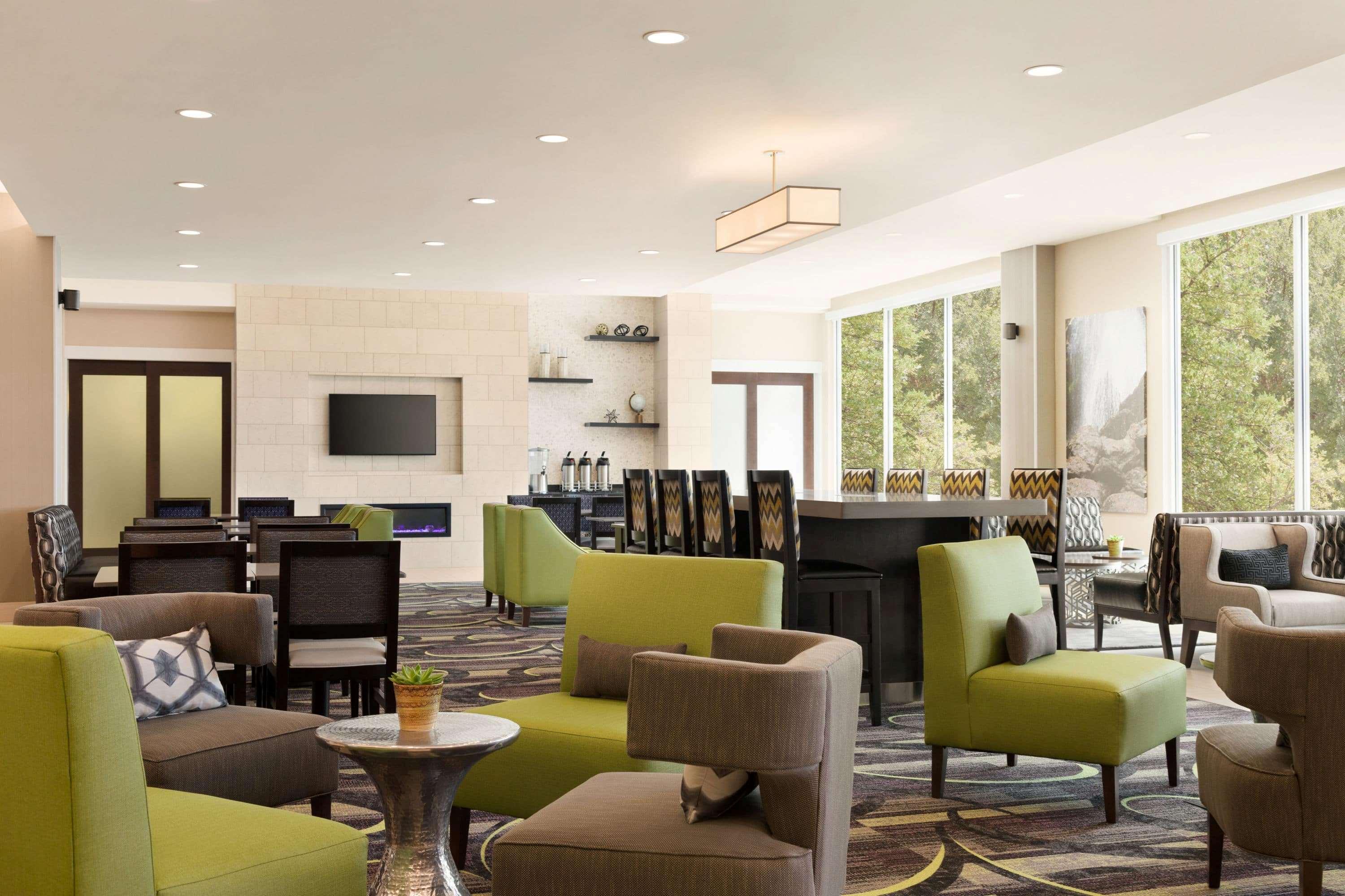 Vista Lobby La Quinta Inn & Suites by Wyndham Burlington