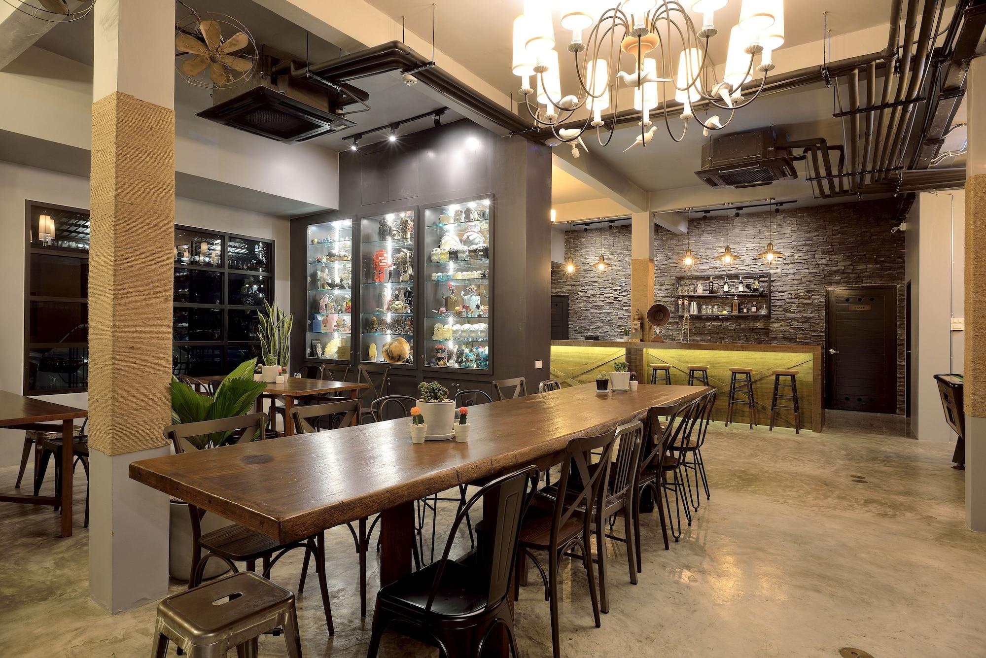 Restaurant Castle Black Bangkok - Hostel