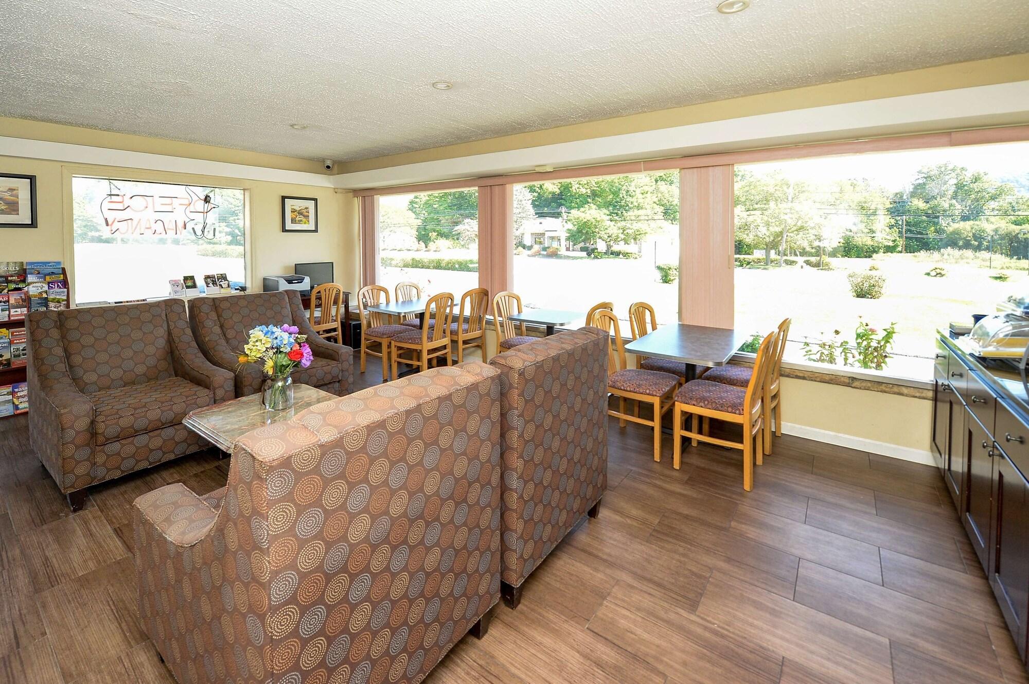 Vista Lobby Americas Best Value Inn at Central Valley-Woodbury
