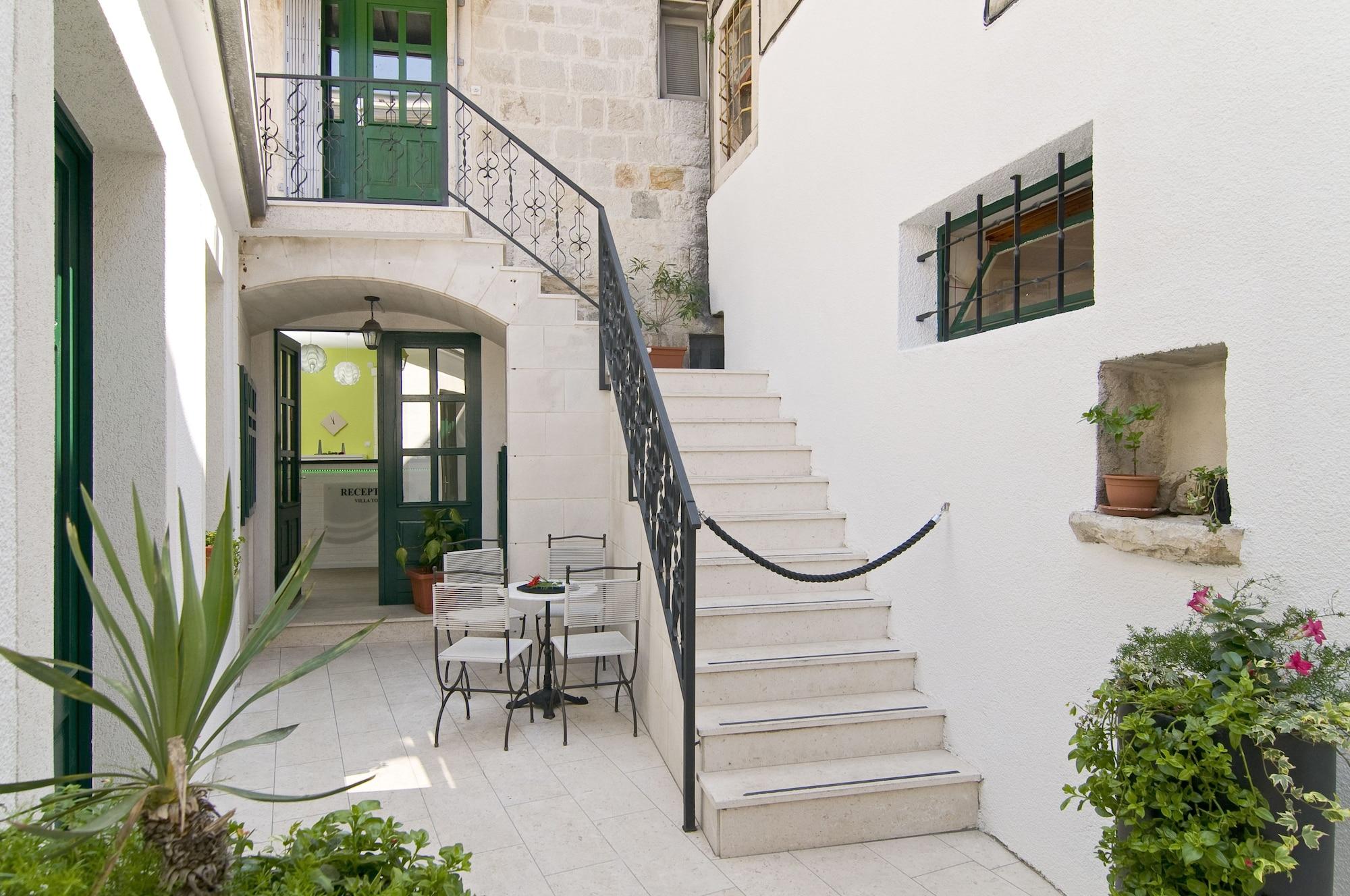 Vista Lobby Villa Toni Design Apartments
