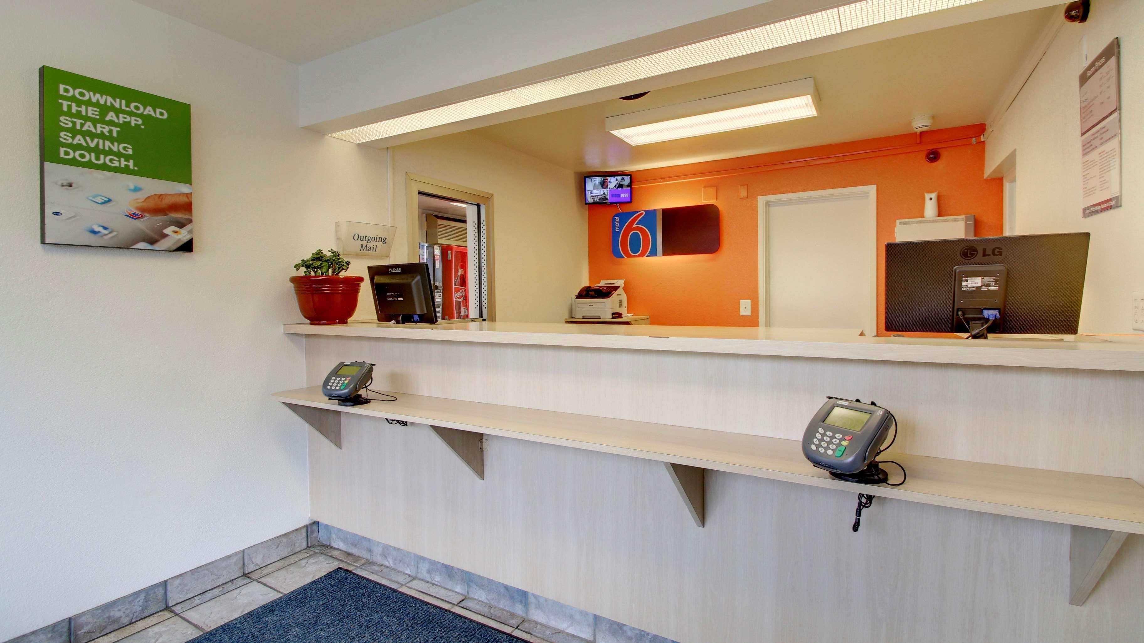 Vista Lobby Motel 6 Elizabethtown, KY