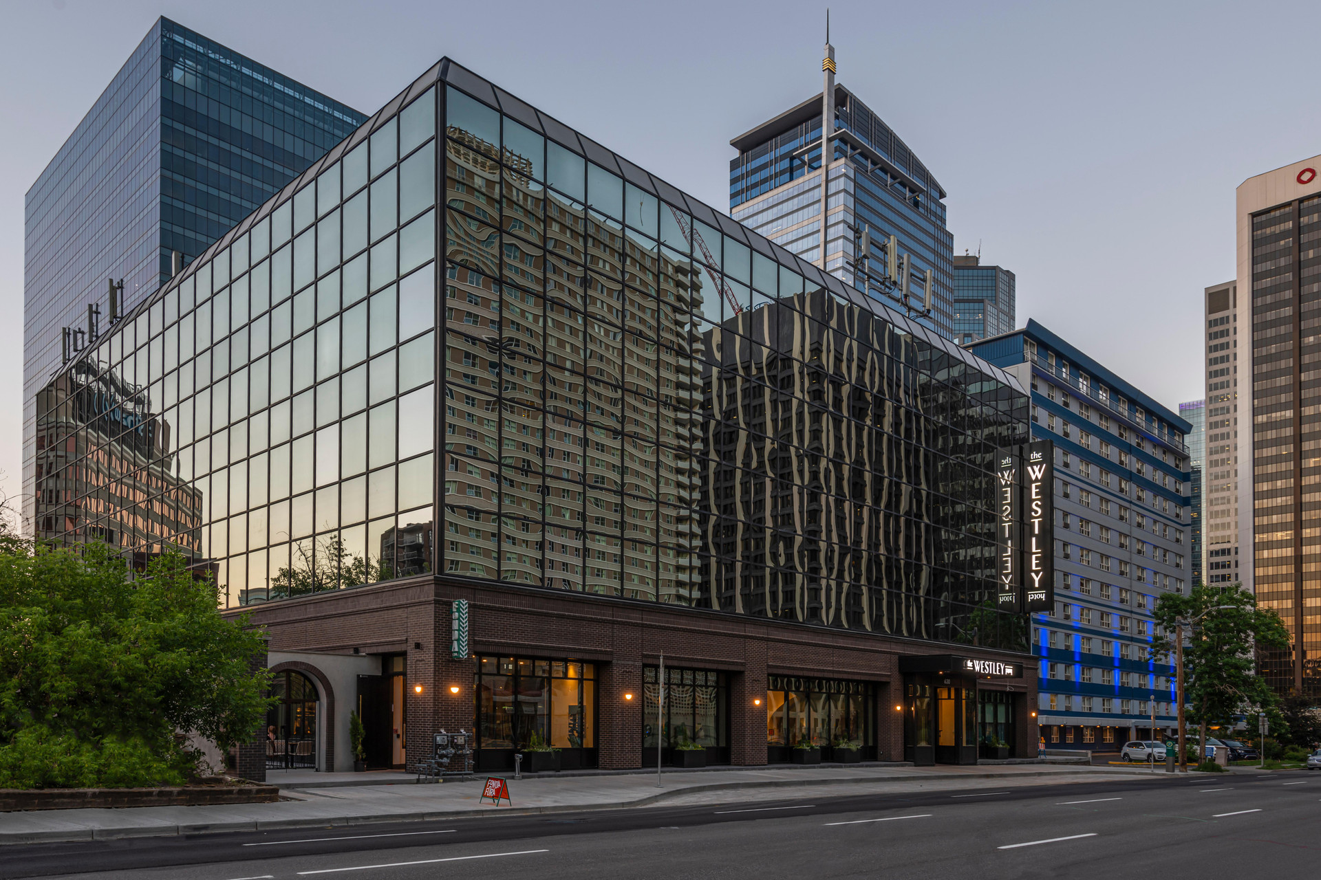 Vista Exterior The Westley Hotel - Tapestry Collection by Hilton