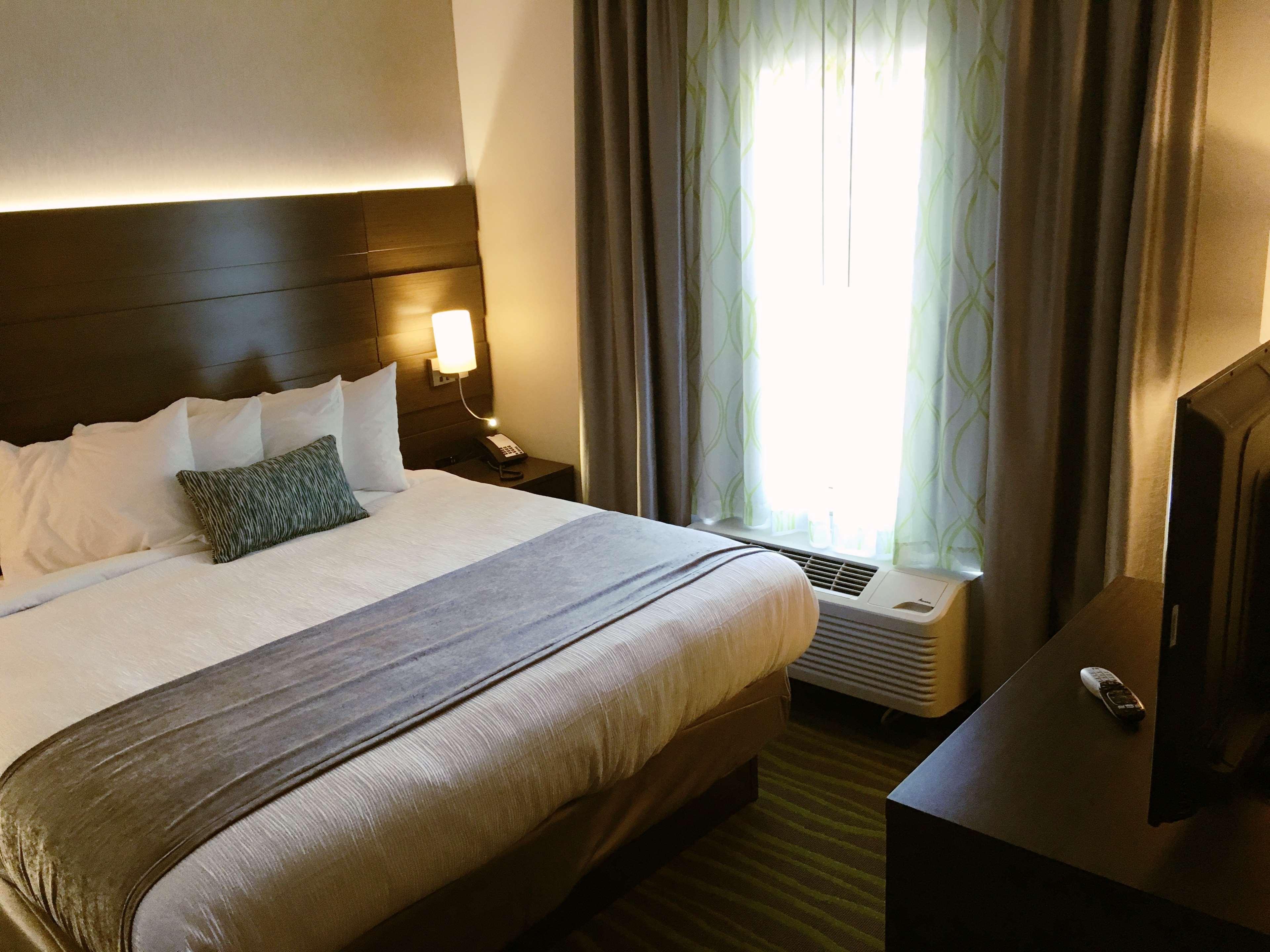 Vista Exterior Best Western Plus Prien Lake Hotel & Suites - Lake Charles