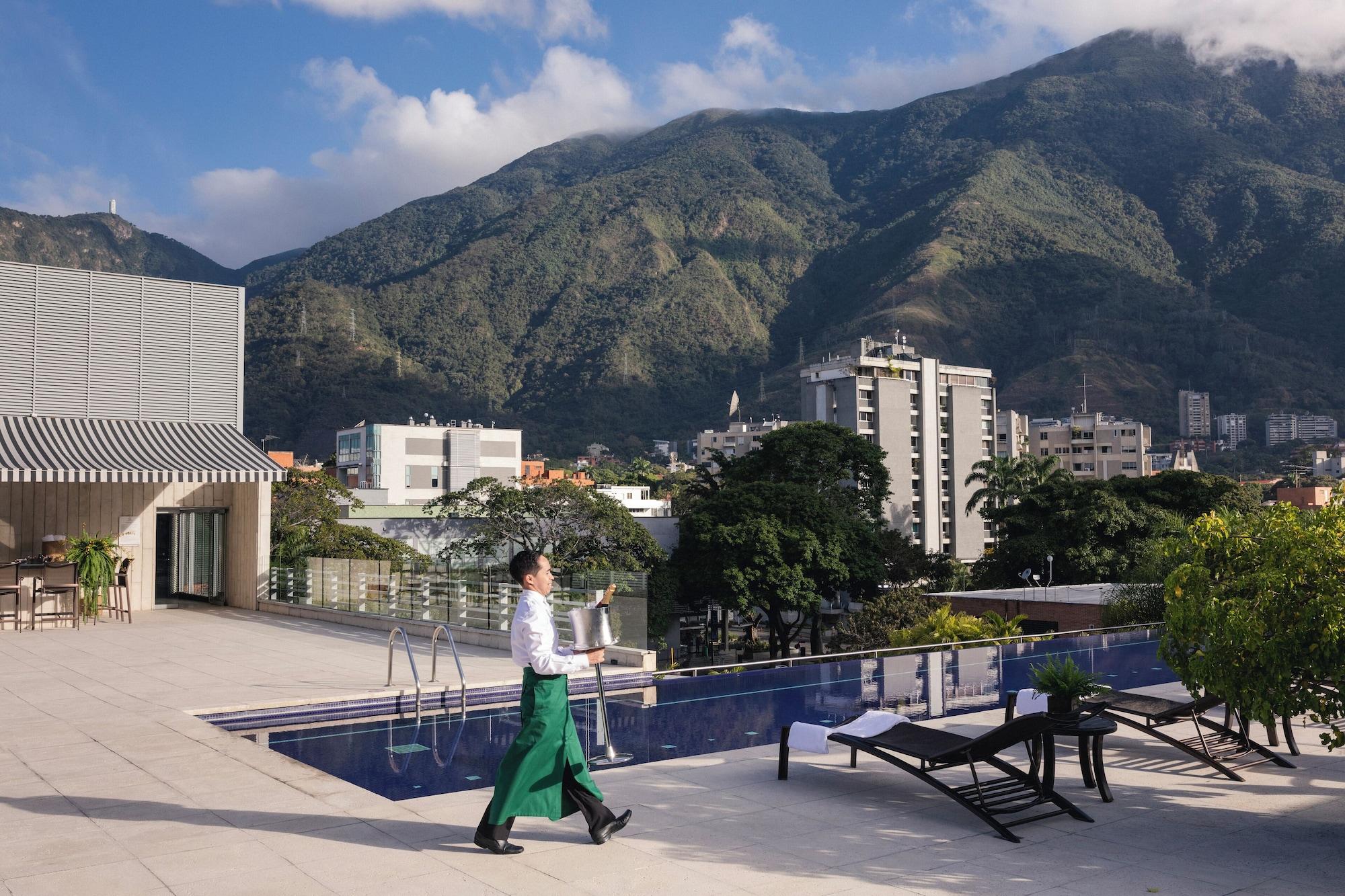 Vista Piscina Hotel Cayena Caracas a LHW