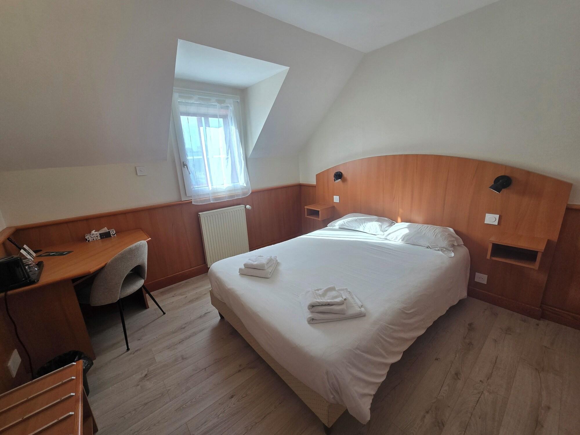 Habitación Logis Hôtel Restaurant Les Fontaines