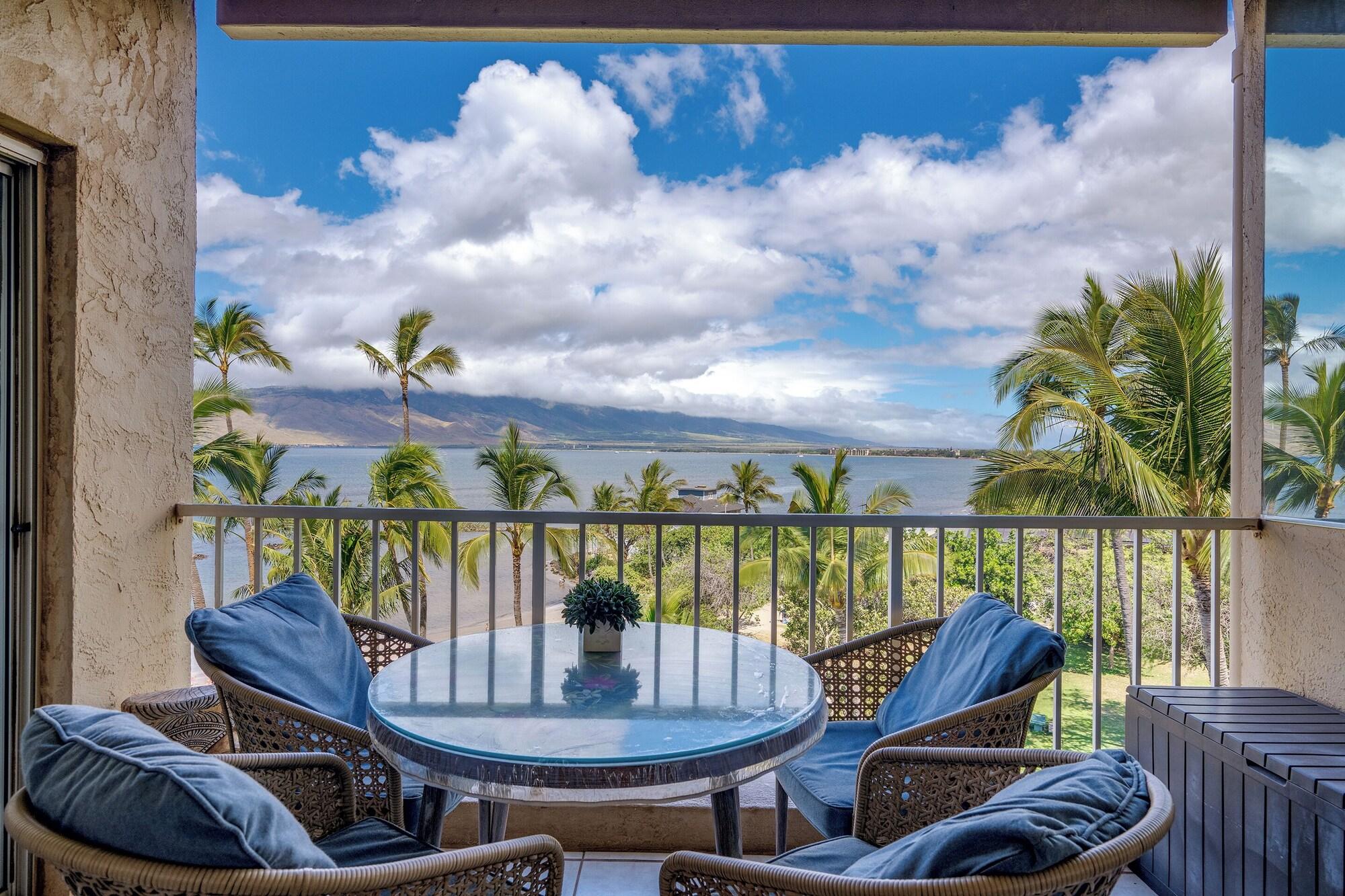Vista Exterior Ocean's Muse Beachfront Condo