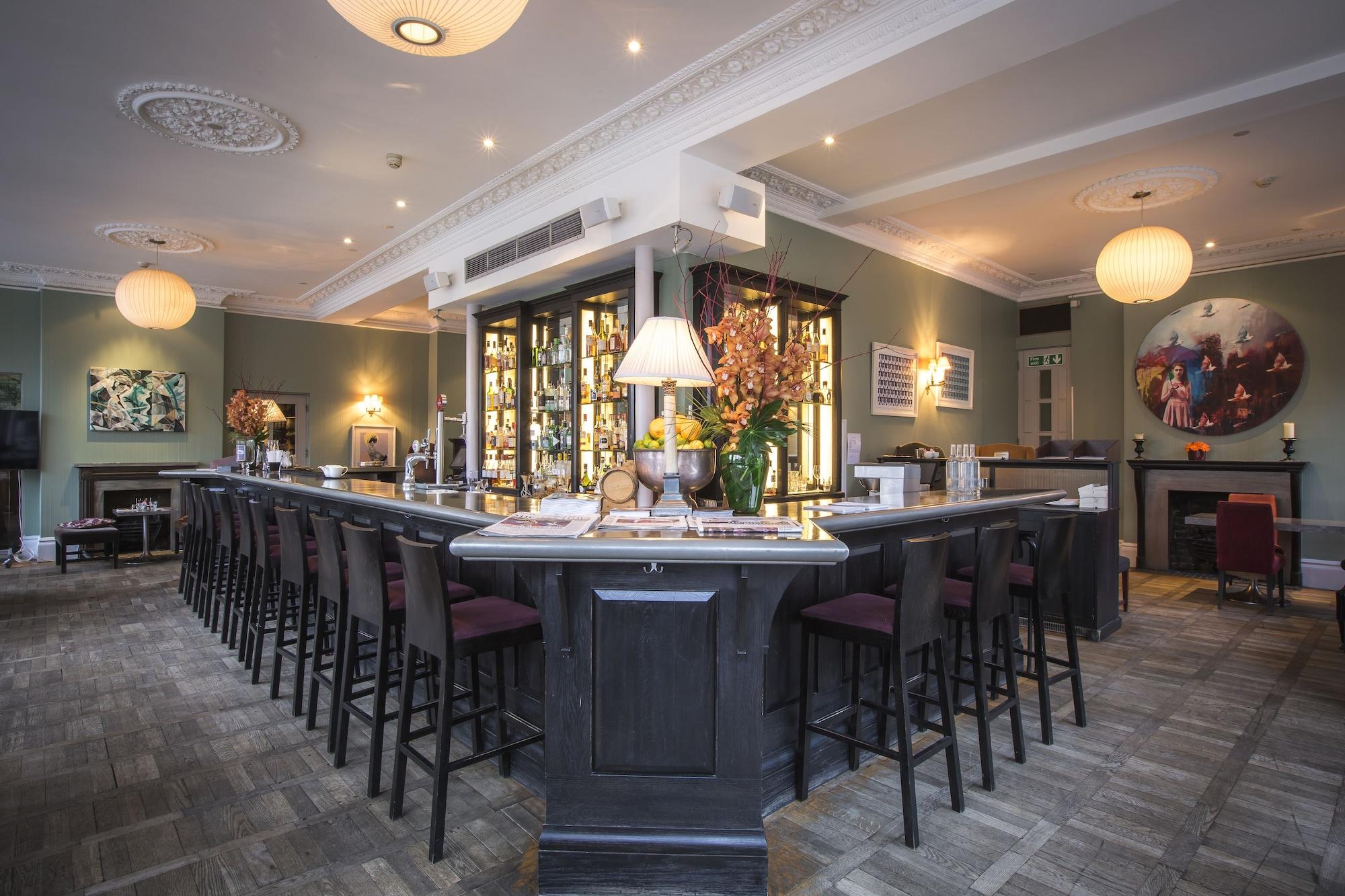 Bar/Salón York & Albany