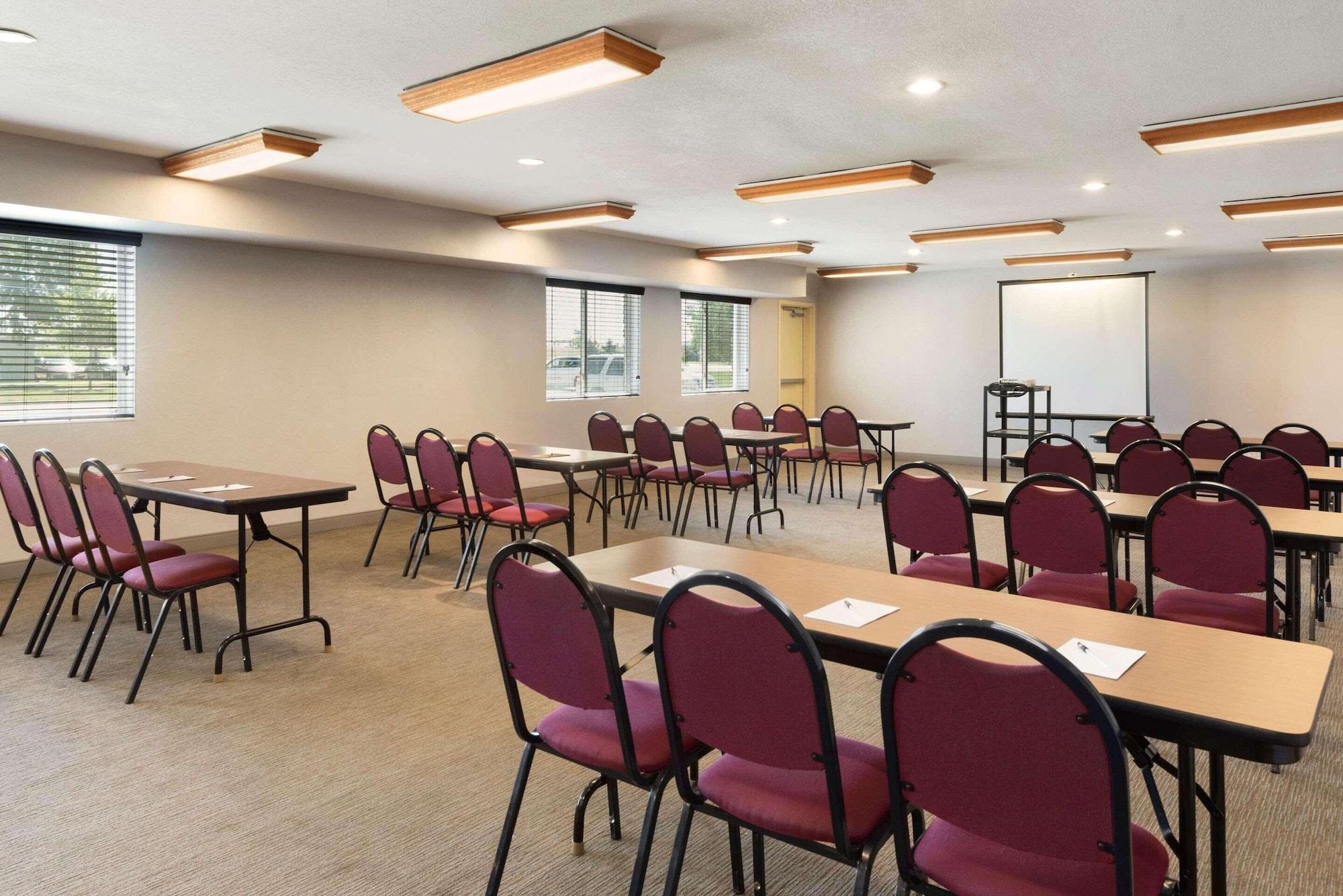 Sala de Reuniones Country Inn & Suites by Radisson, Cedar Rapids Airport, IA