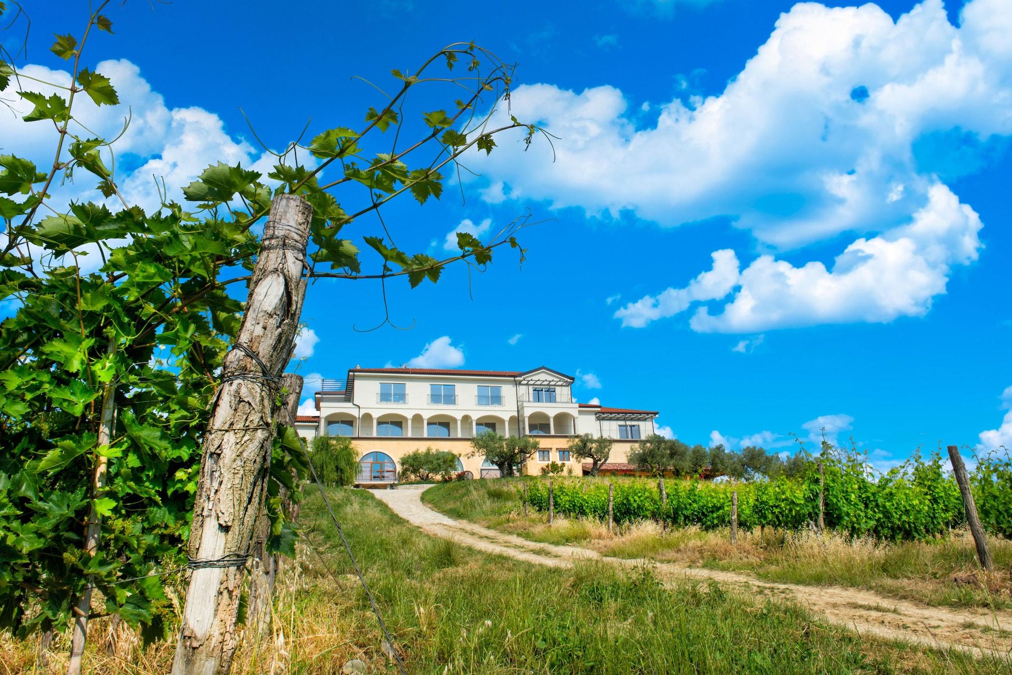 Vista Exterior Wine Residence Cattunar
