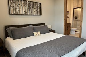 Alquiler Vacacional - Bonus Bunk Room!  Private Hot Tub and Walkable to Restaurants and Brewery!