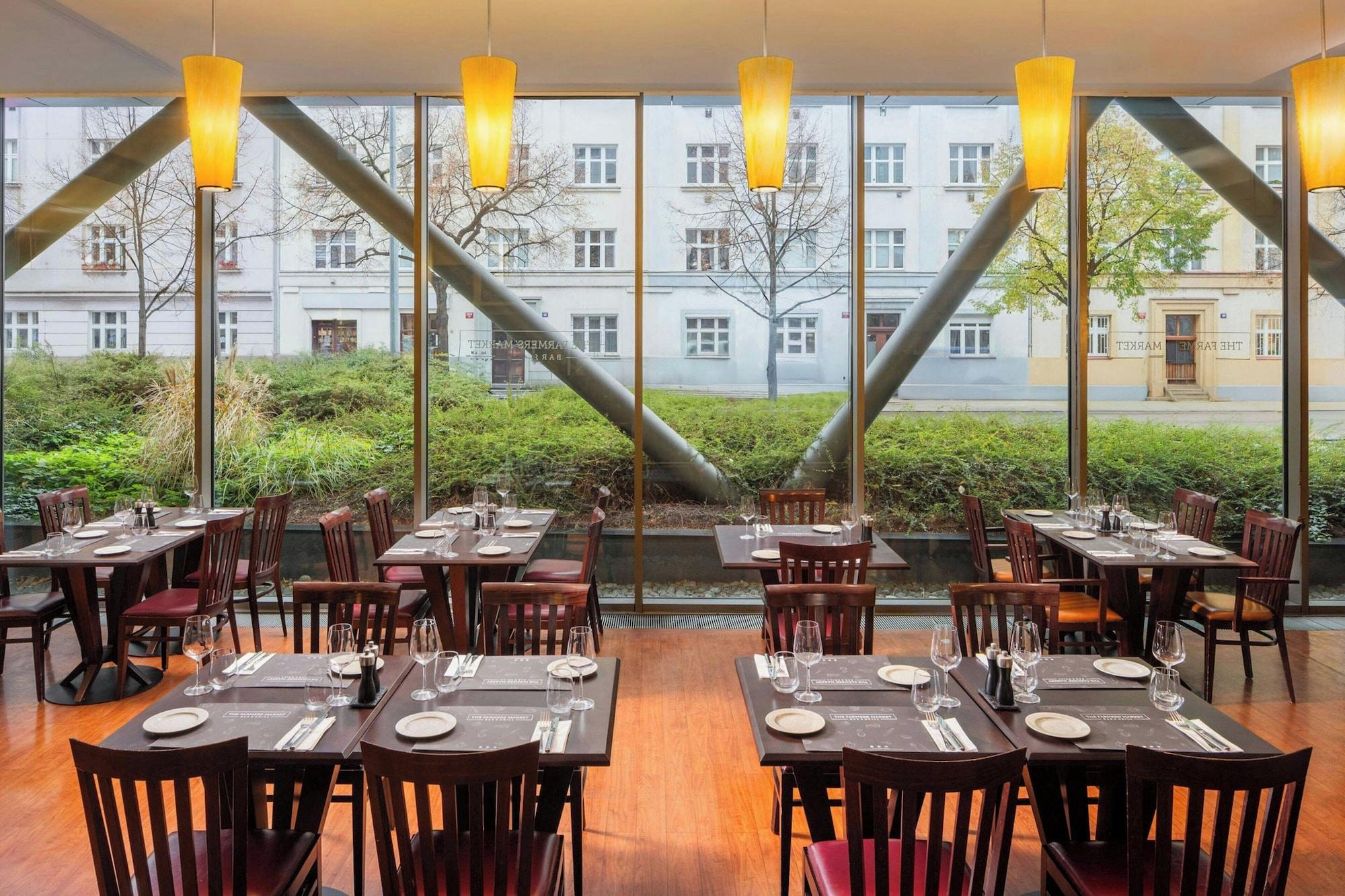 Restaurant Courtyard by Marriott Prague City