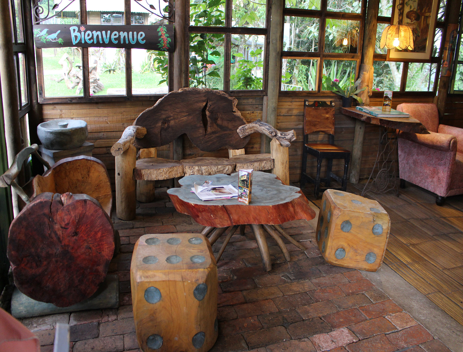 Vista Lobby Entre Palos Eco Refugio