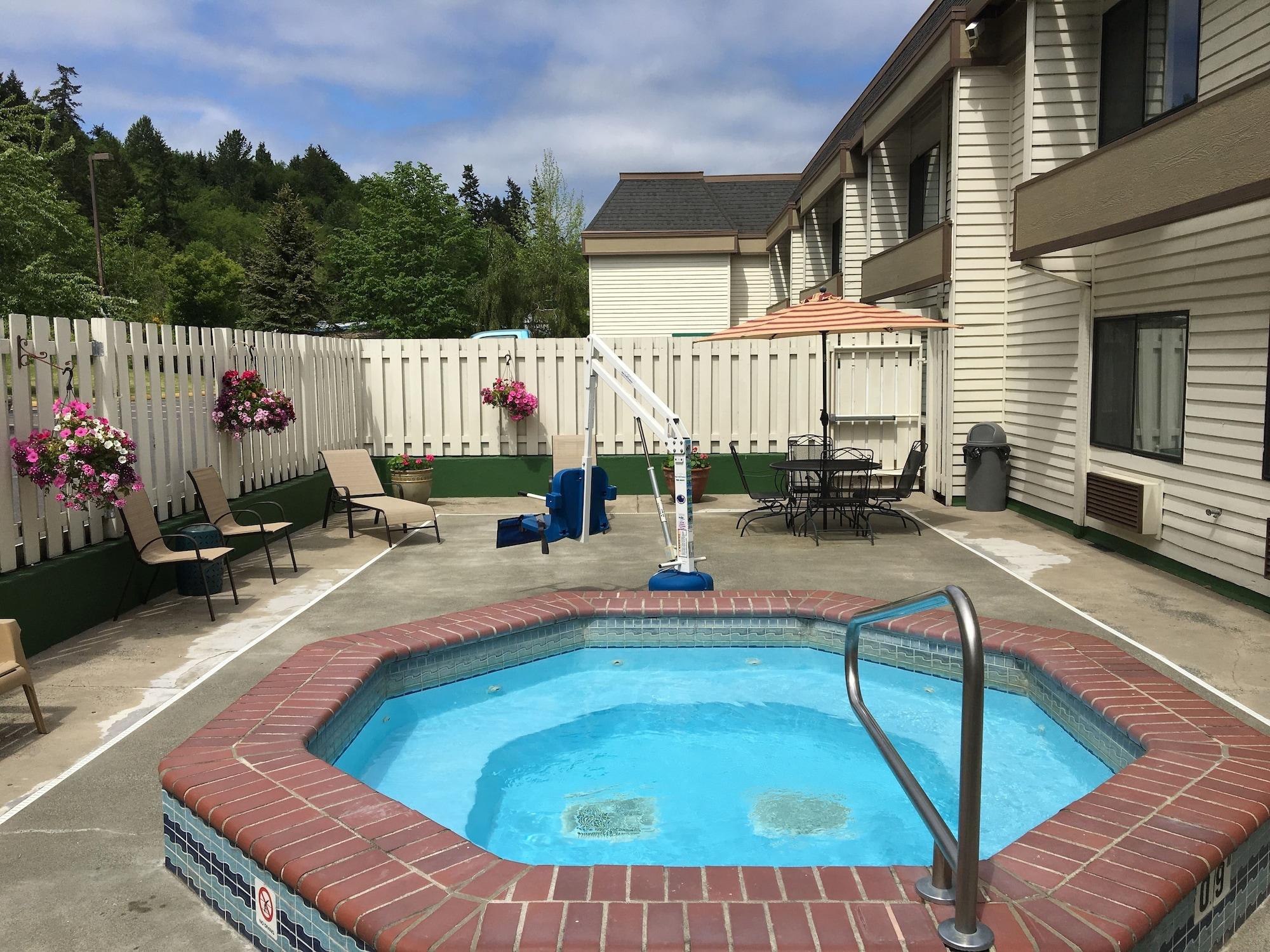 Vista Piscina GuestHouse Inn & Suites Hotel Poulsbo