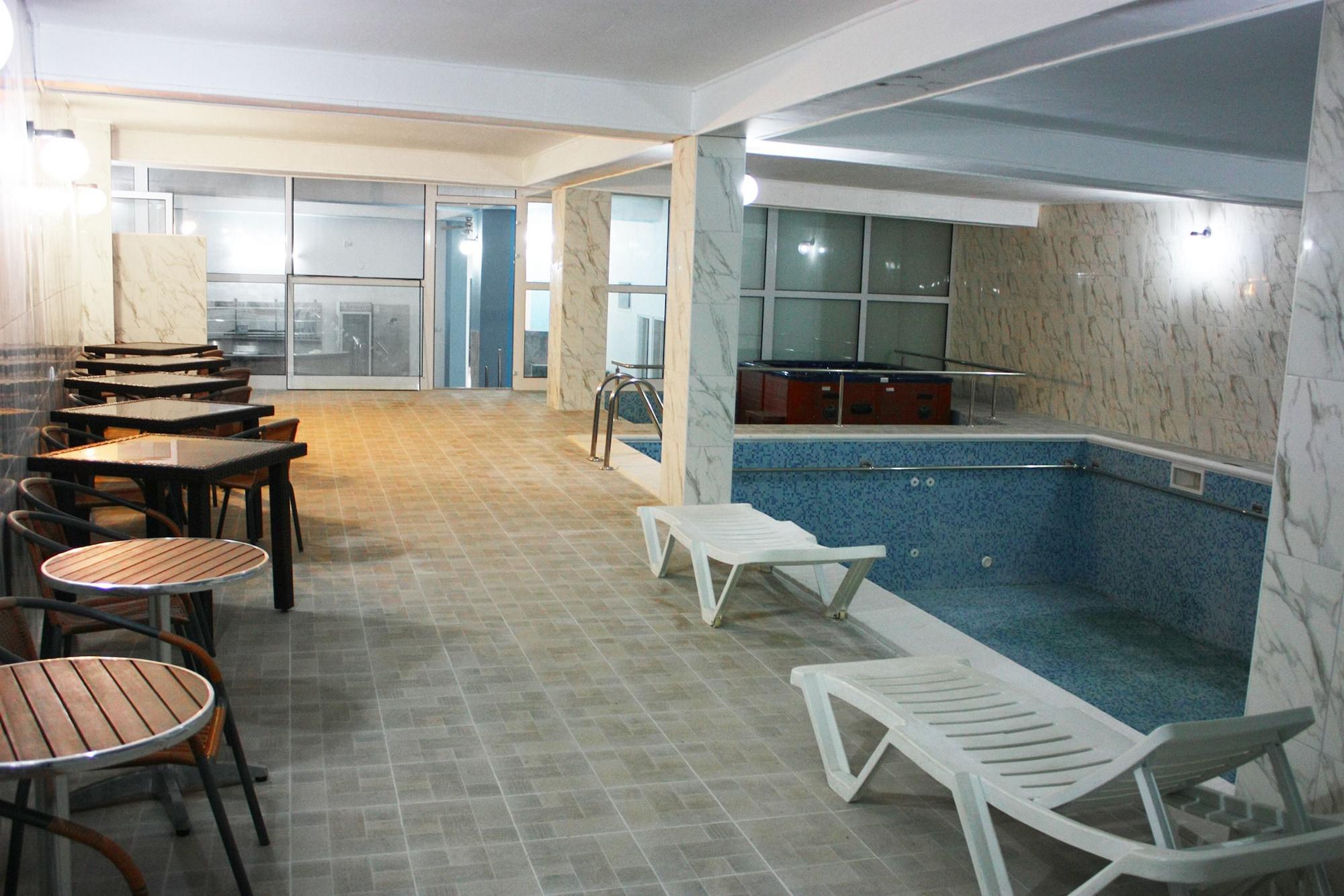 Vista Piscina Hotel Ivan