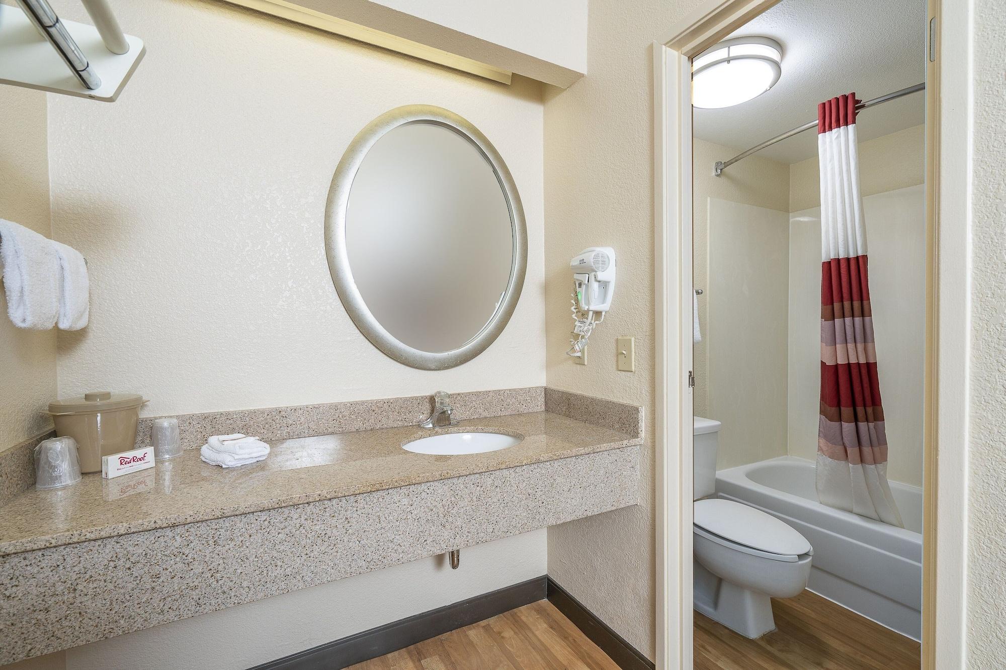 Equipamiento de Habitación Red Roof Inn Cleveland Airport-Middleburg Heights