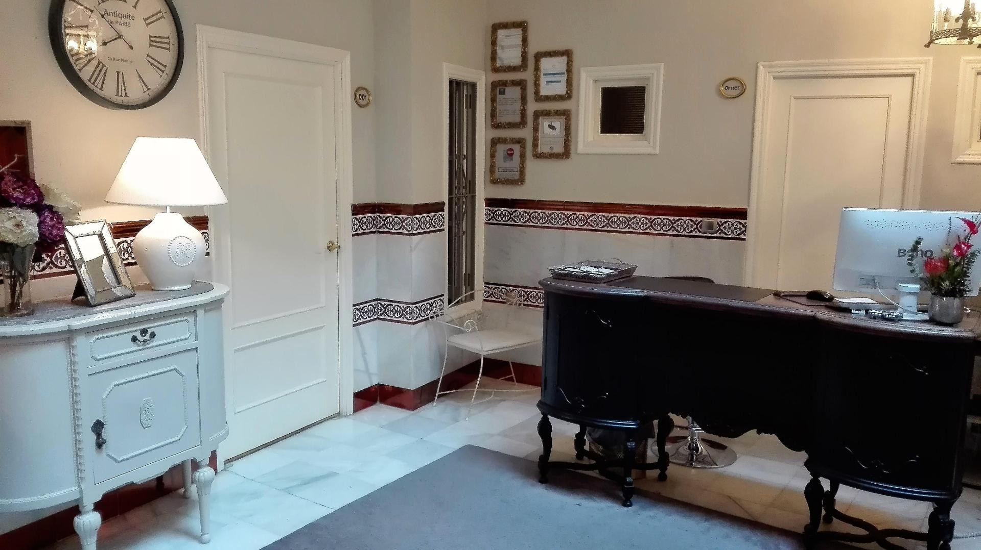 Vista Lobby Le Petit Paris