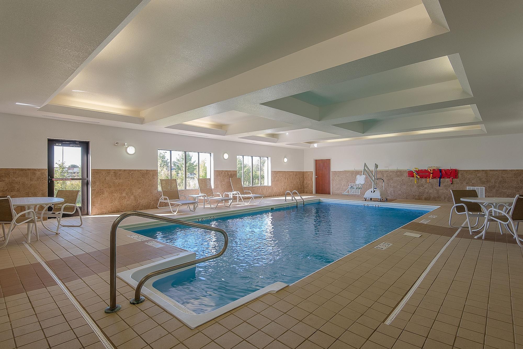 Vista Piscina Holiday Inn Express & Suites Lafayette East by IHG
