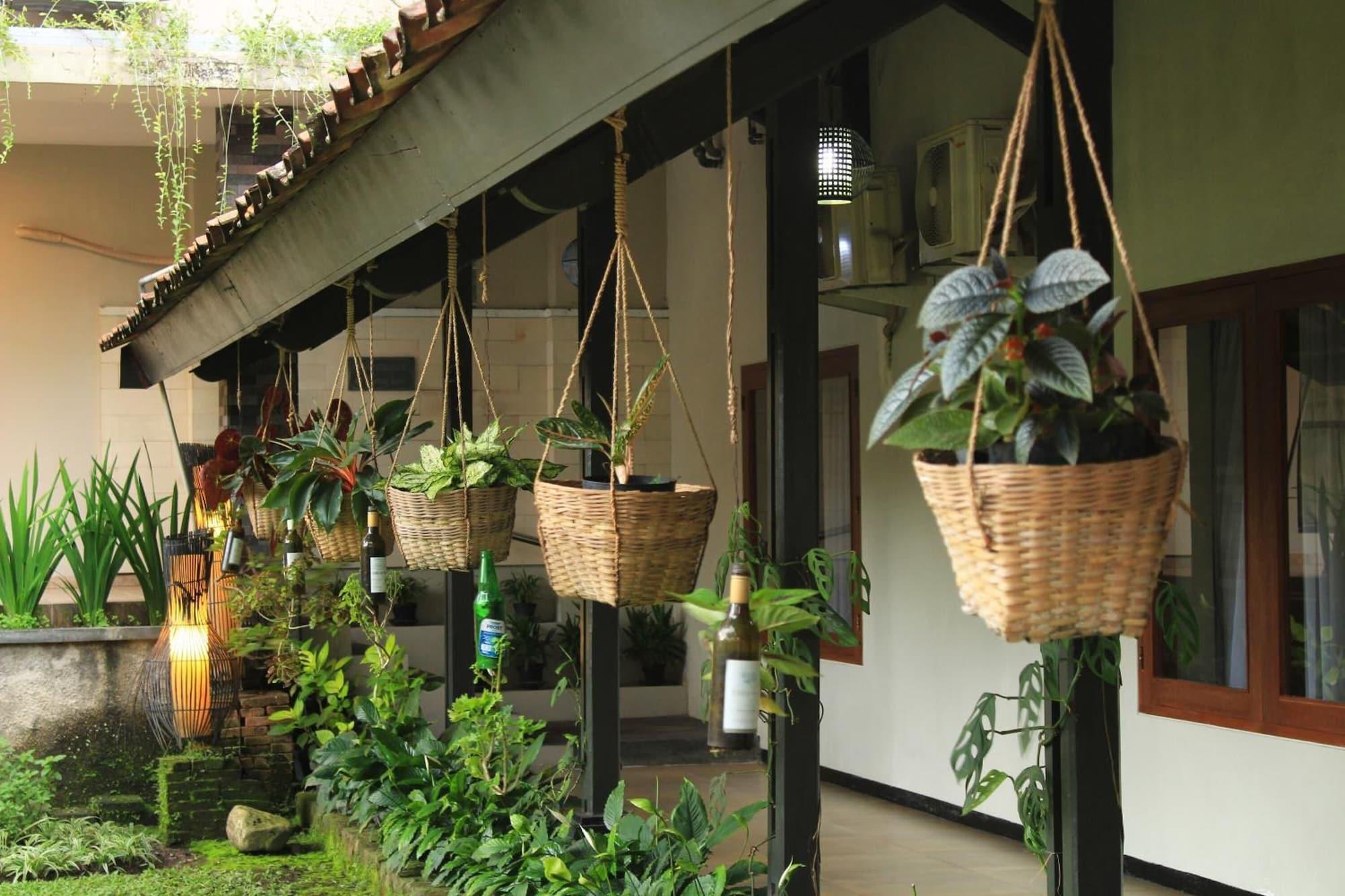 Vista Exterior Hotel Sriti