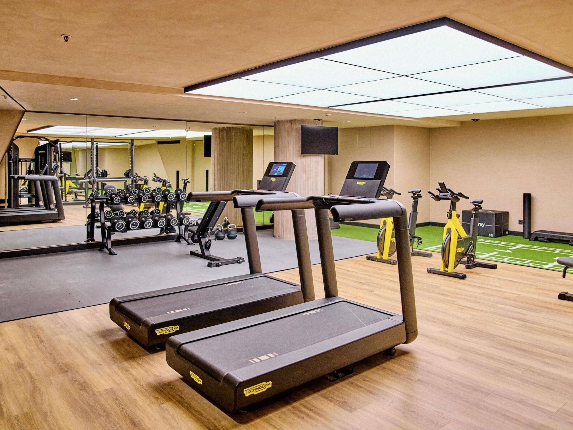 Vista Exterior Novotel Valencia Lavant