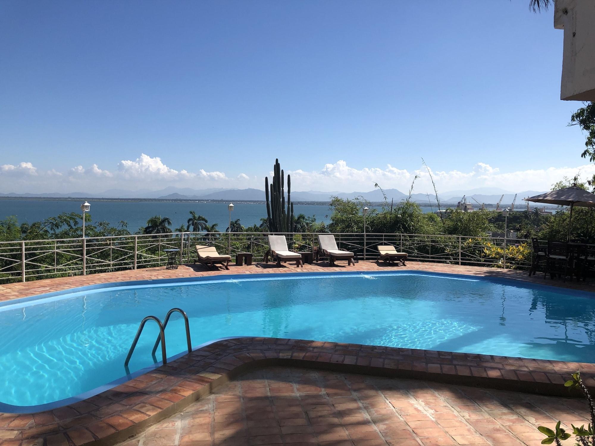 Vista Piscina Hotel Mont Joli