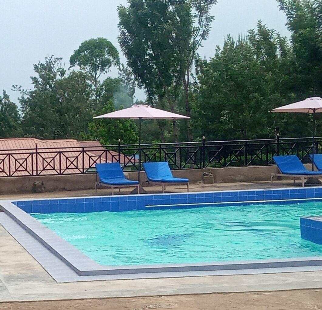 Varios Jabali Country Lodge