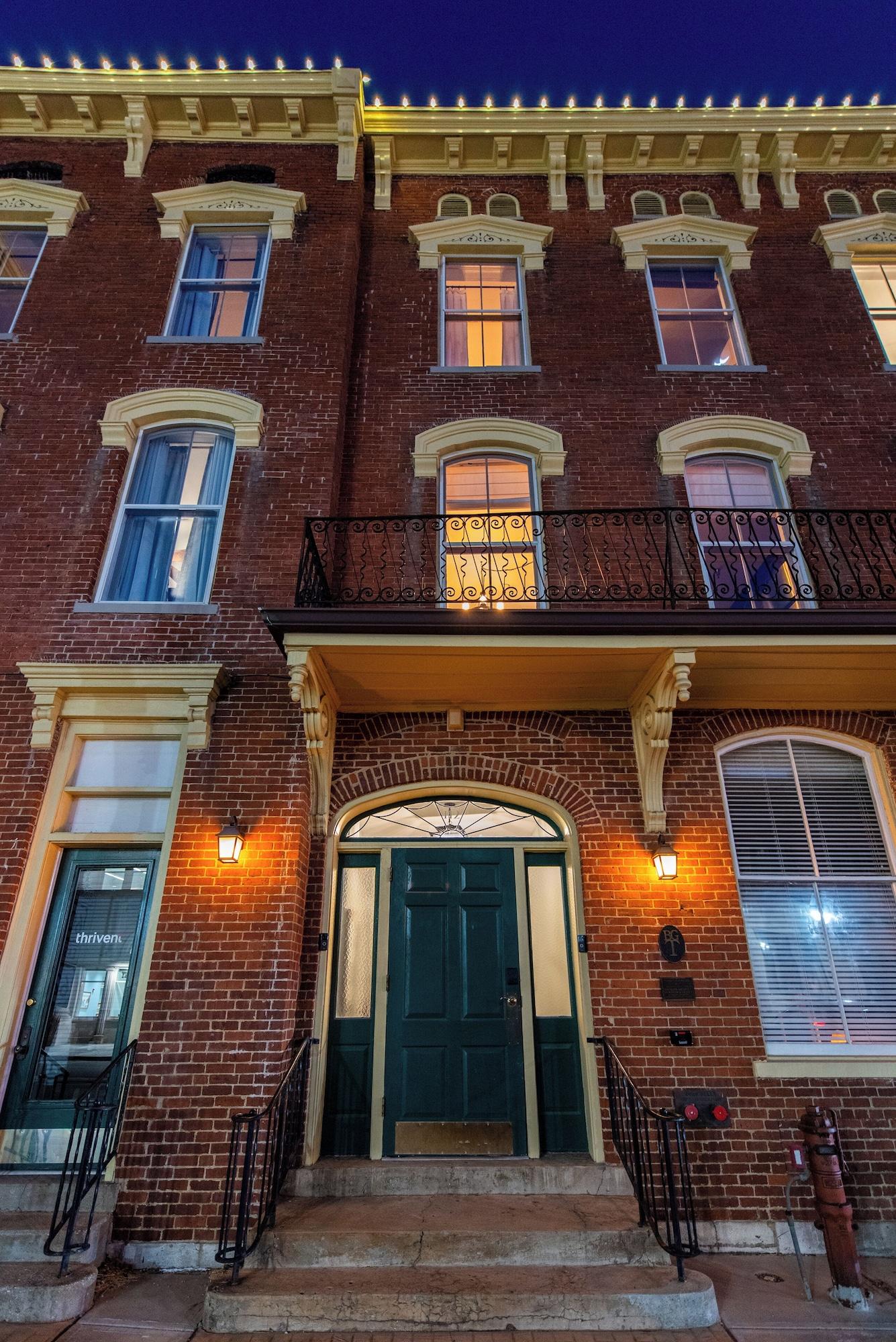 Vista Exterior The Woodford Hotel