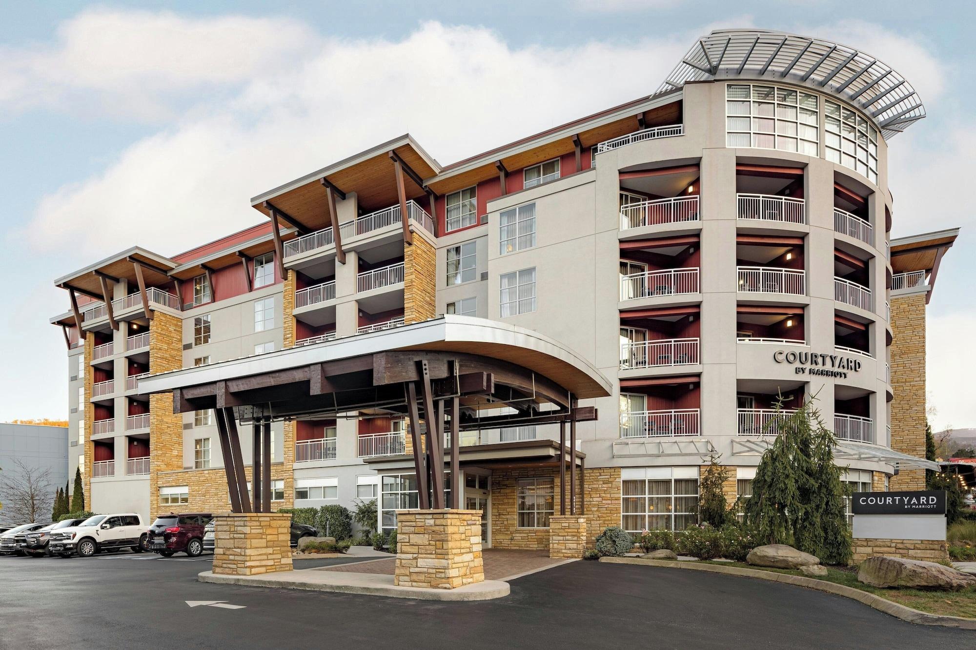 Vista Exterior Courtyard by Marriott Gatlinburg Downtown