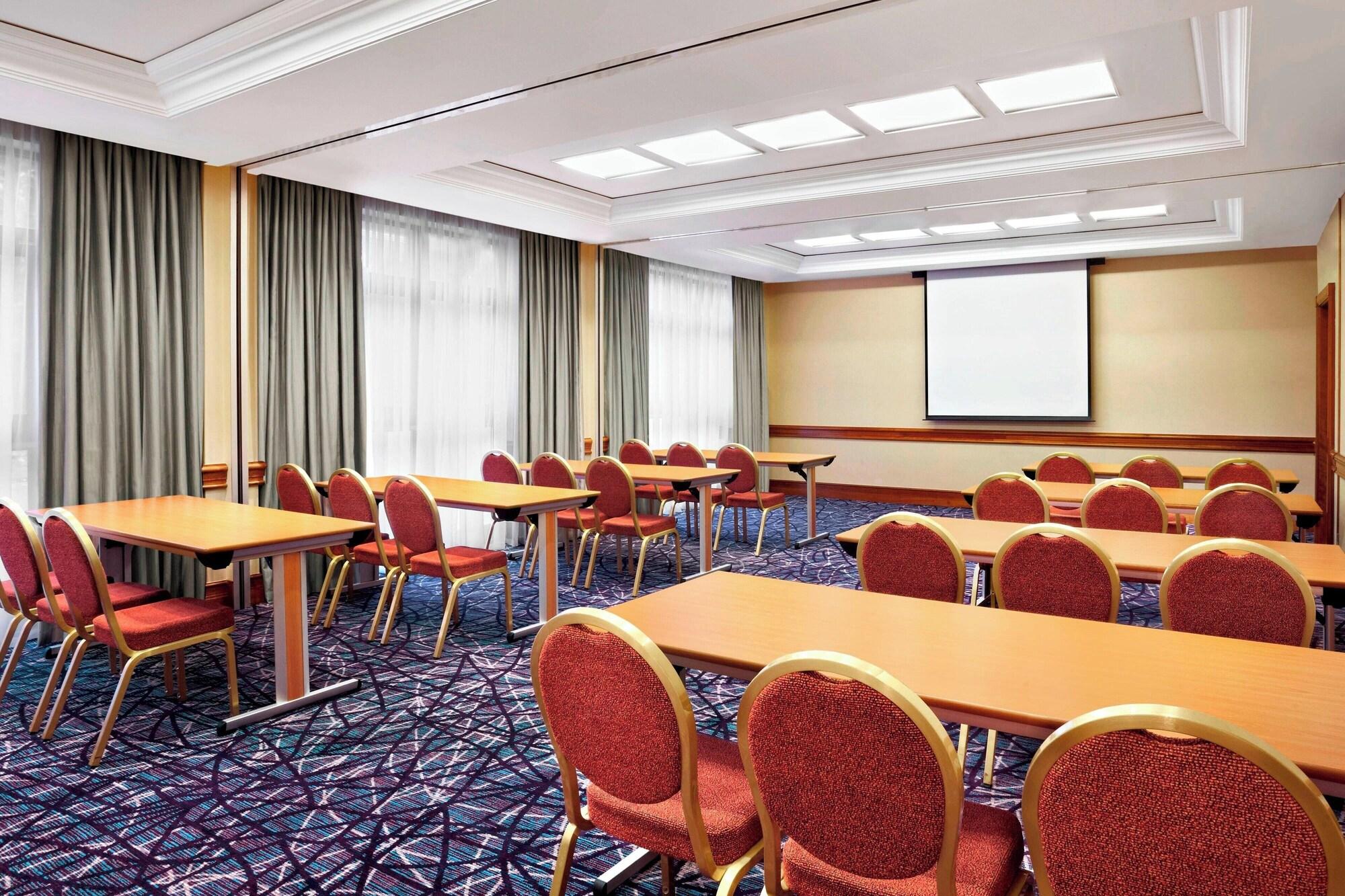 Sala de Reuniones Sheraton Skyline Hotel London Heathrow
